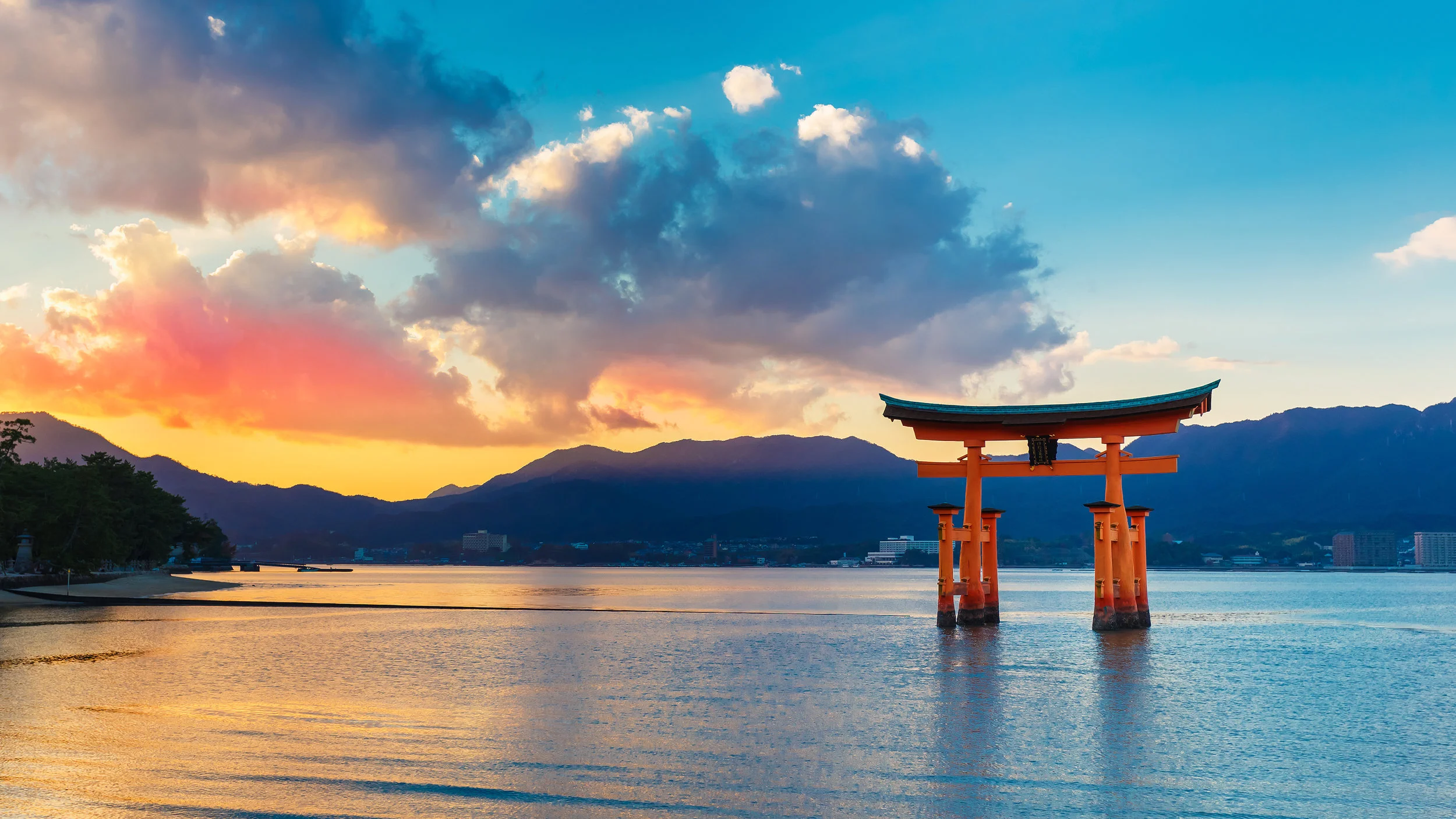 bigstock-Great-floating-gate-O-Torii--68738344.jpg