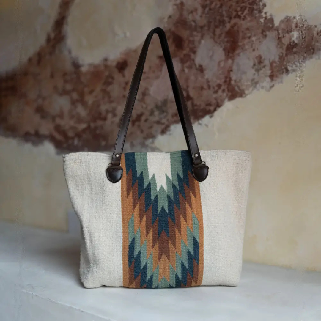 Equinox Tote - Amasouk.png