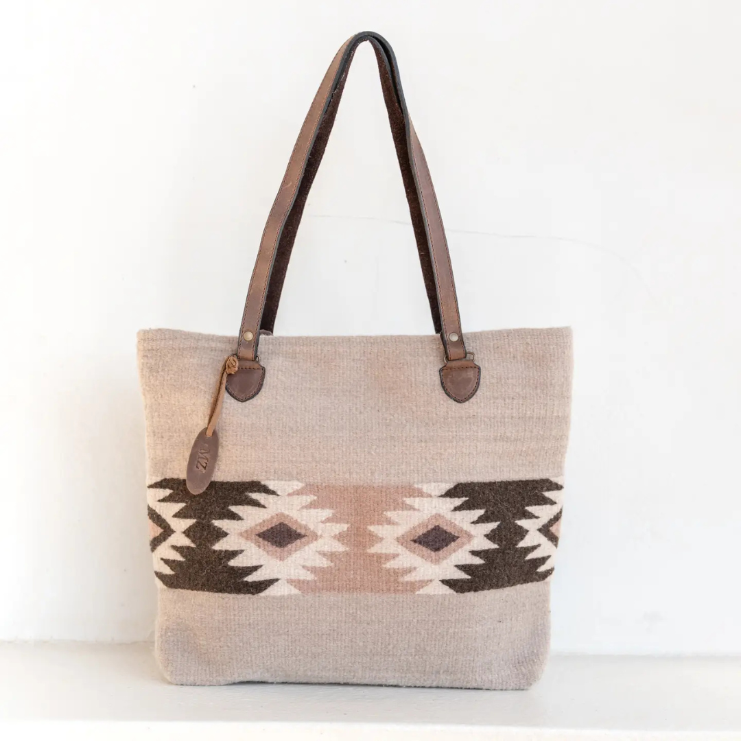 Amasouk Coyote tote bag.png