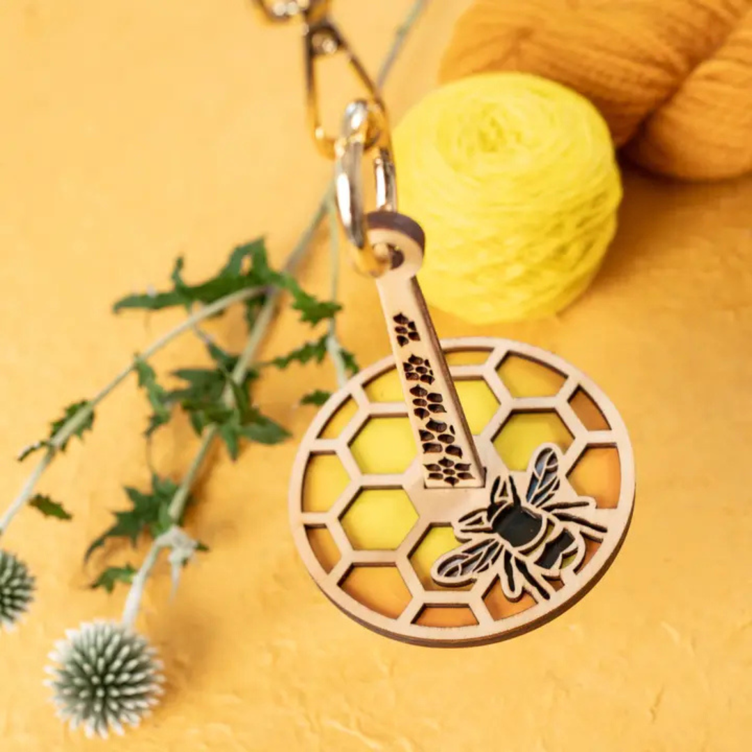 Lemonwood mini yarn minder honeybee.png