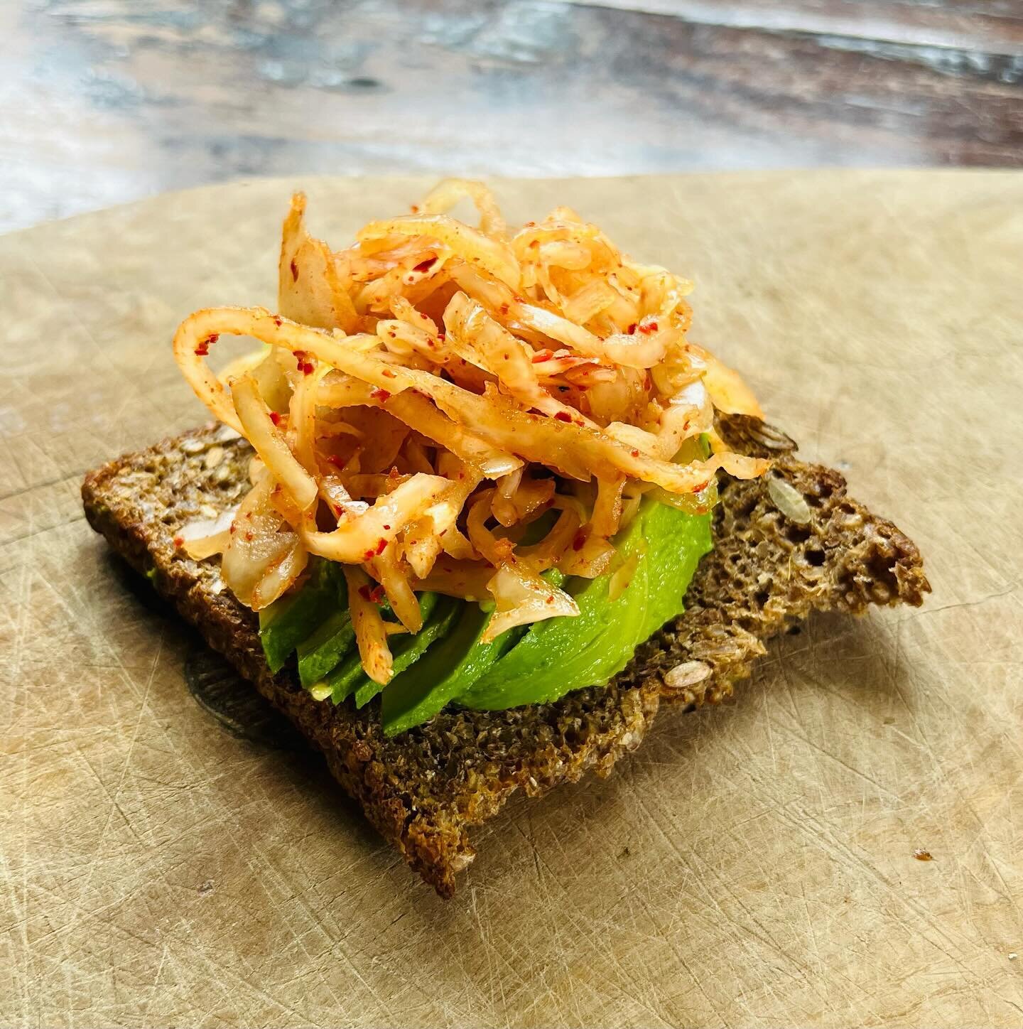 Eating fermented food doesn&rsquo;t need to be complicated. 

We love this quick easy snack of @bionaorganic high fibre toast, sliced avocado 🥑 and our spicy 🌶️ kraut. 

What more could you need to help you power through the day whilst nourishing y