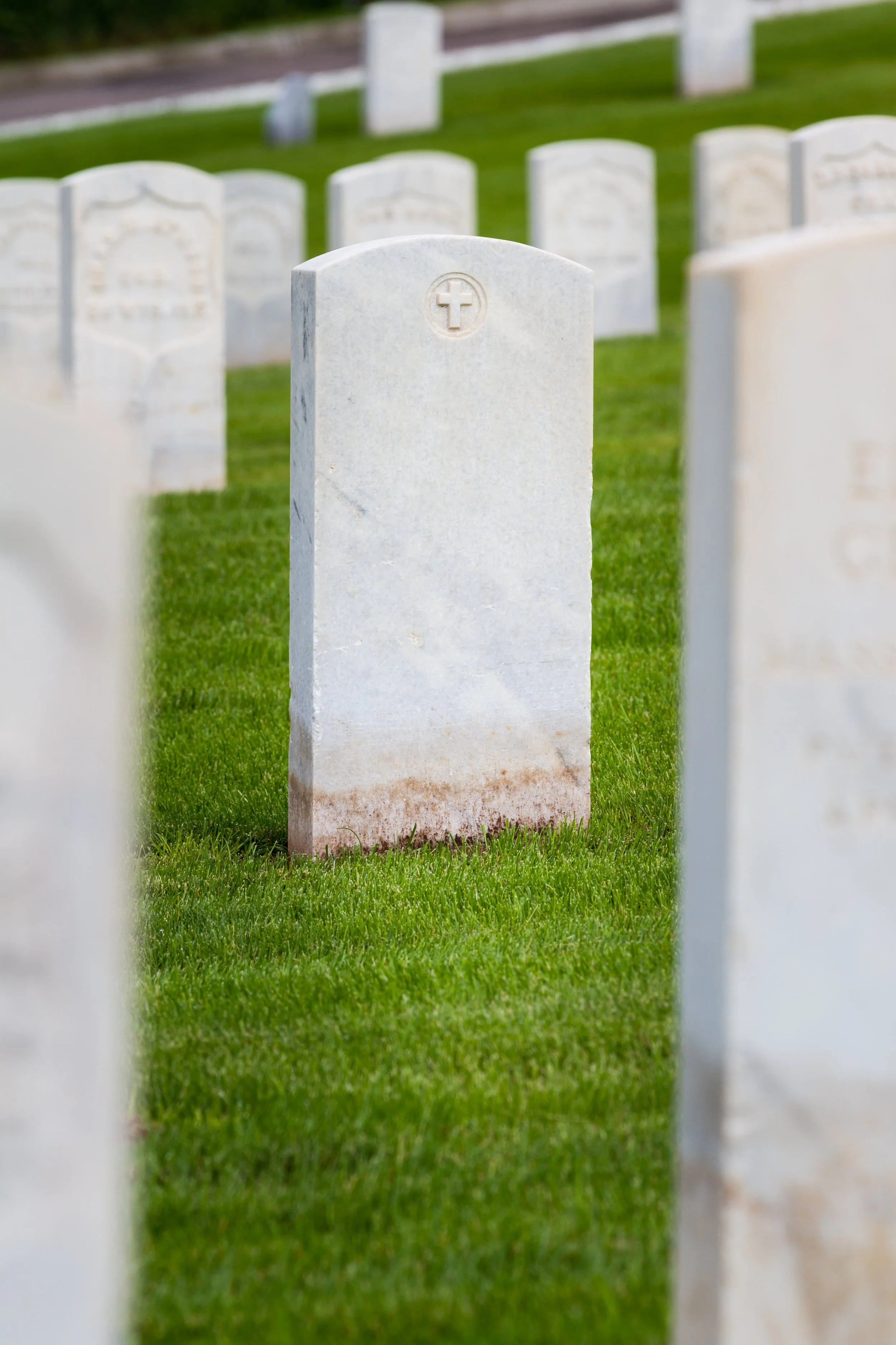 rows-of-tombstones-in-a-military-graveyard-with-br-2026-03-26-11-36-01-utc.jpg