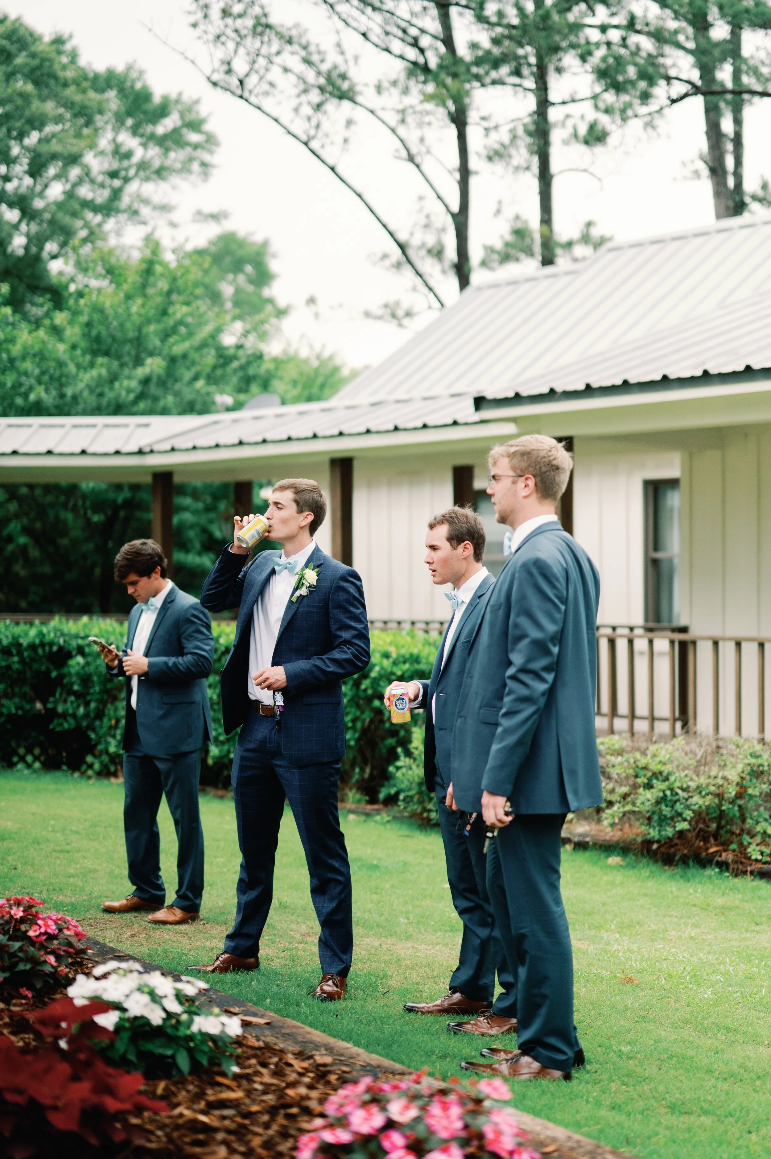 GROOMSMEN IN FRONT OF LODGE HOUSE AT AUBURN OAKS FARM