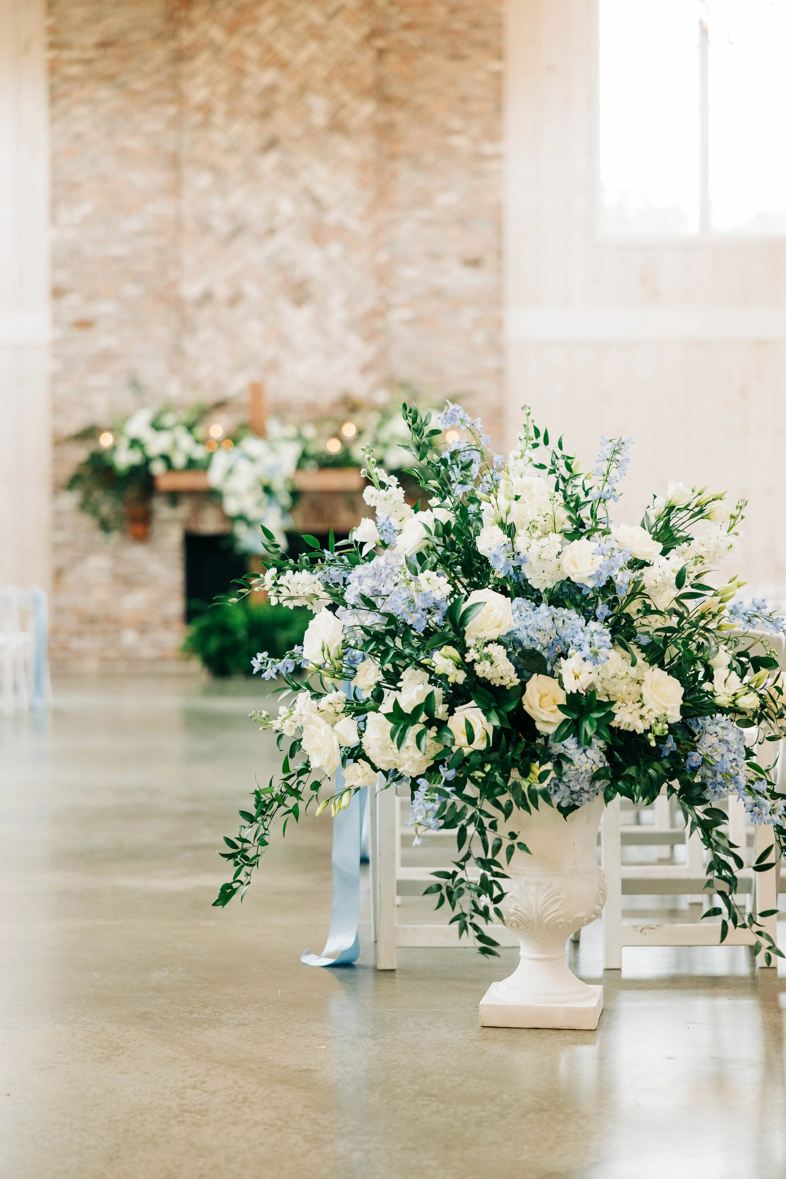 CEREMONY FLORALS IN CLUBHOUSE AT AUBURN OAKS FARM