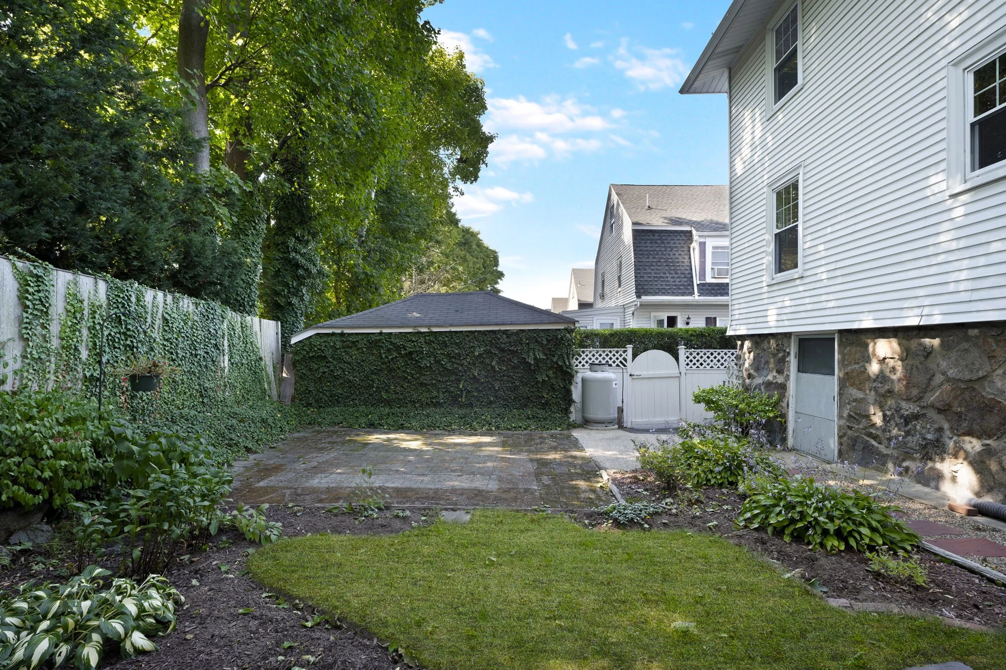 11-web-or-mls-25Pickett_011.jpg