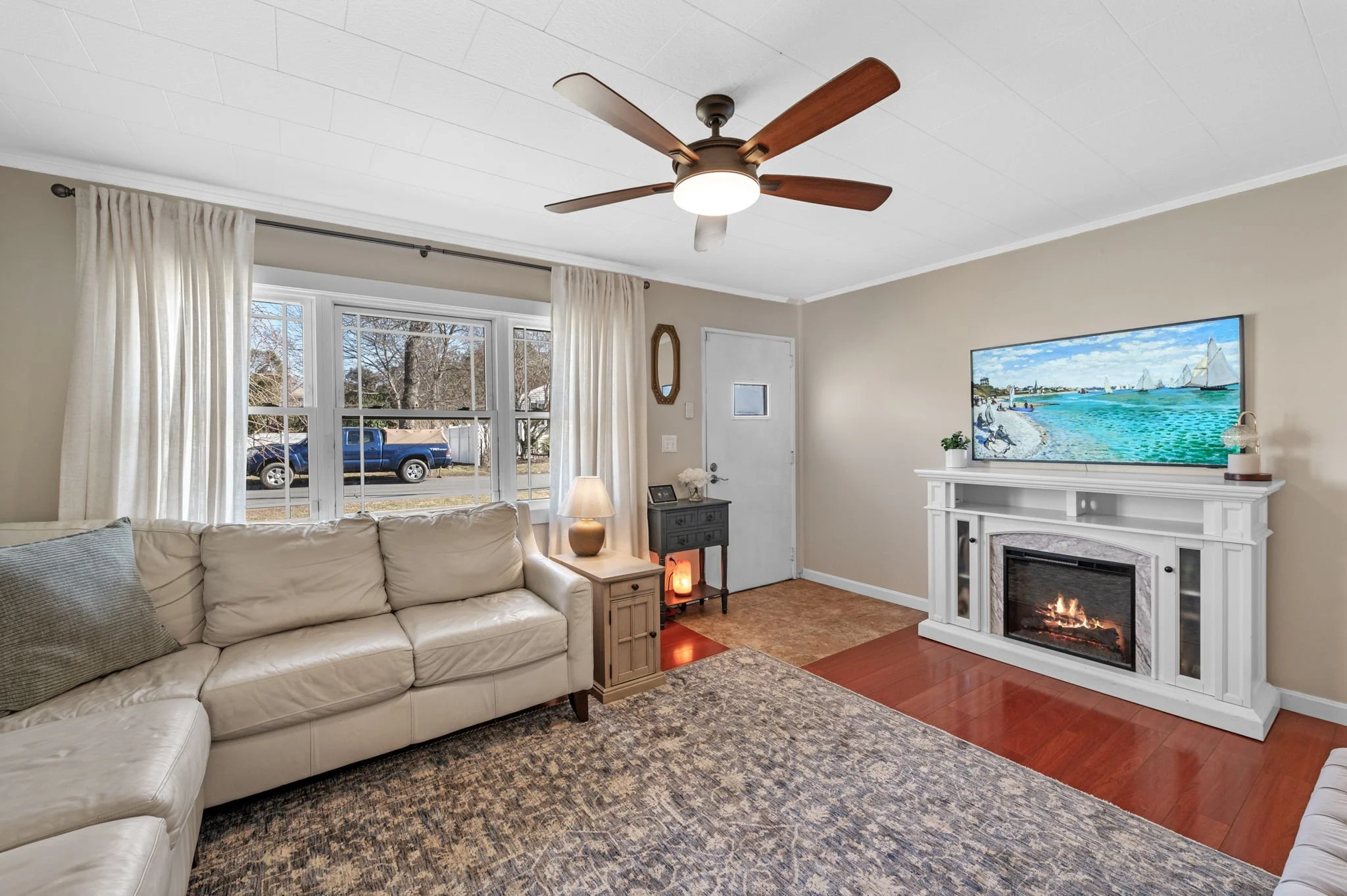 15-web-or-mls-23Elmwood_015.jpg