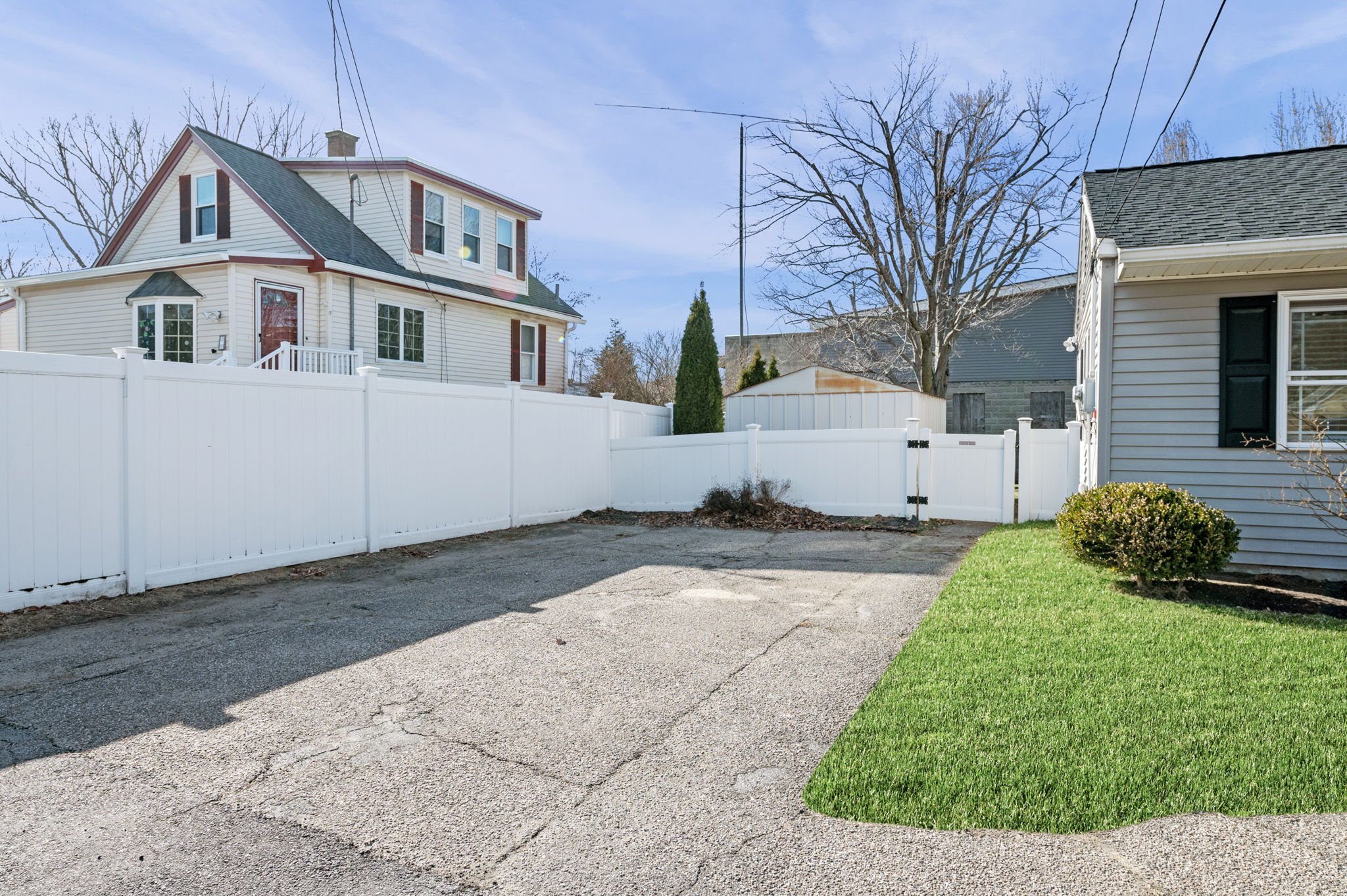3-web-or-mls-23Elmwood_003.jpg