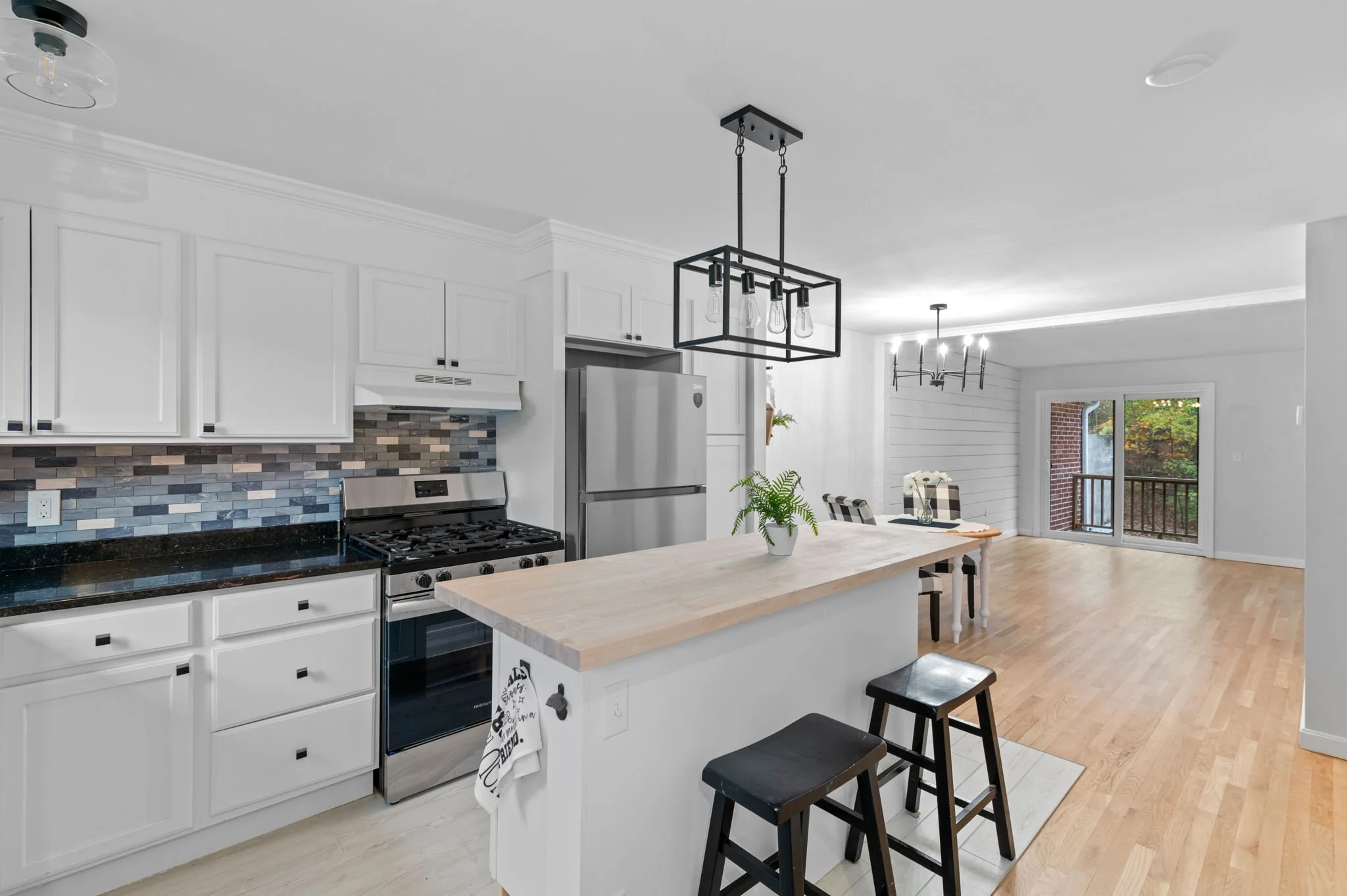 14-web-or-mls-107Farrwood_014.jpg