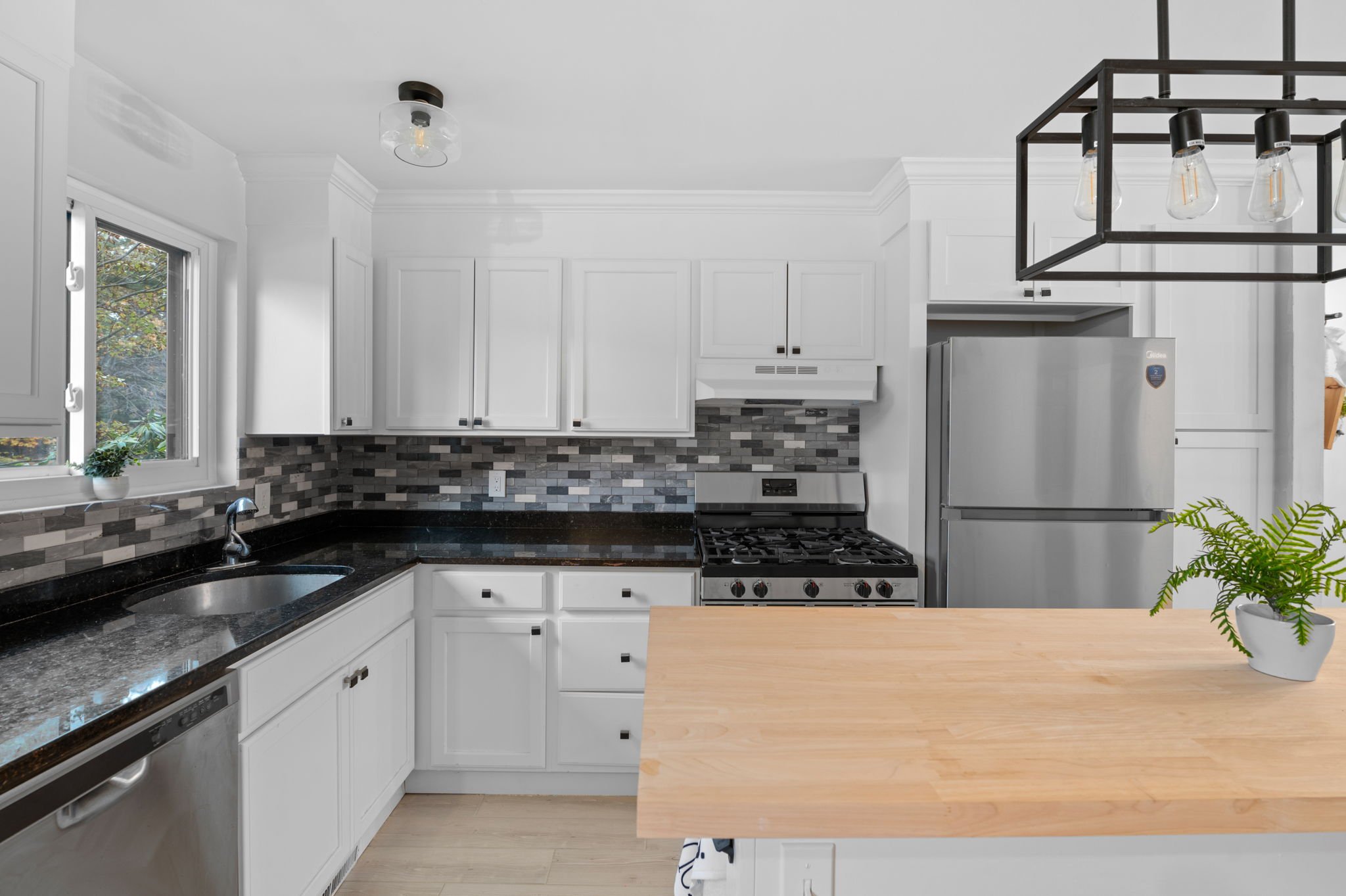 16-web-or-mls-107Farrwood_016.jpg