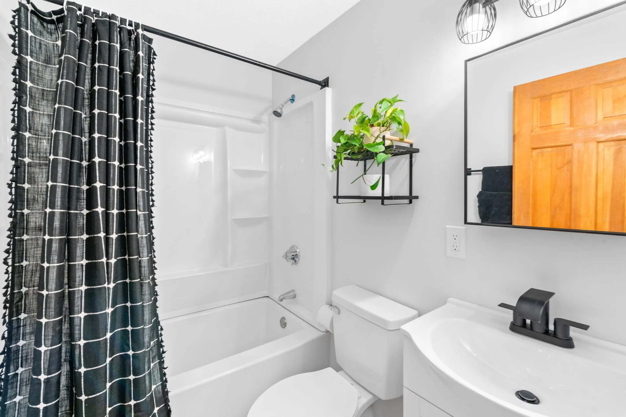 40-web-or-mls-107Farrwood_036.jpg