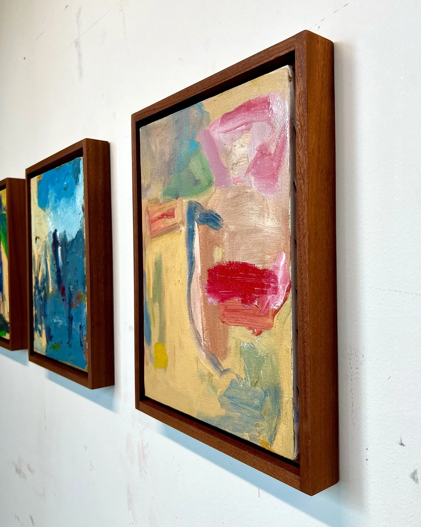 Here&rsquo;s a few shots from the studio&hellip; finished these works a few weeks ago. 18&rdquo; x 14&rdquo;, oil on canvas in sapele wood. 
#oiloncanvas #oilpainting #dallasartist 
#sapelewood