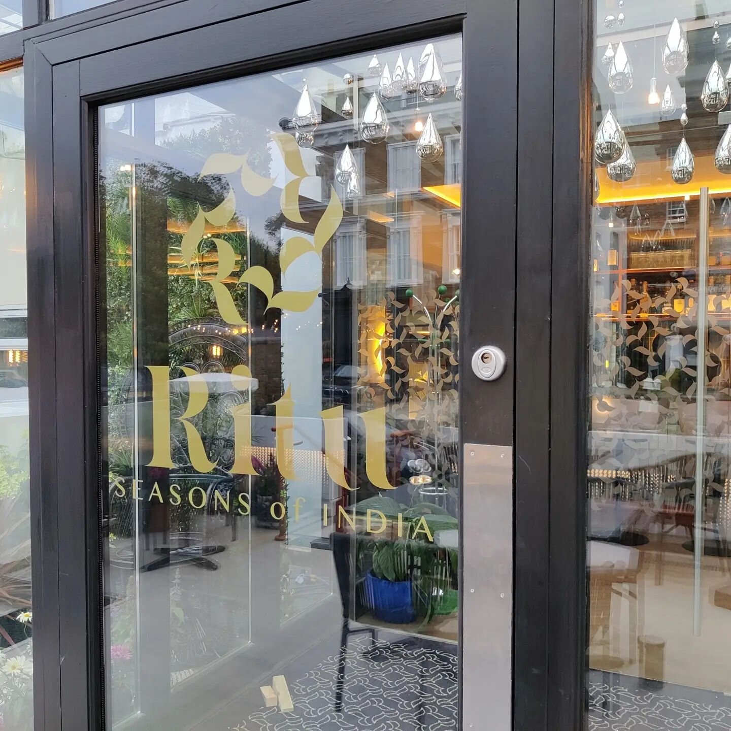 Ritu is a new Indian restaurant in St John's wood NW8. We did their manifestation and signage for them, and I have to say I'm a fan of the logo. The lead interior designer, Ravi, was a pleasure to work with and the results were beautiful. The food is