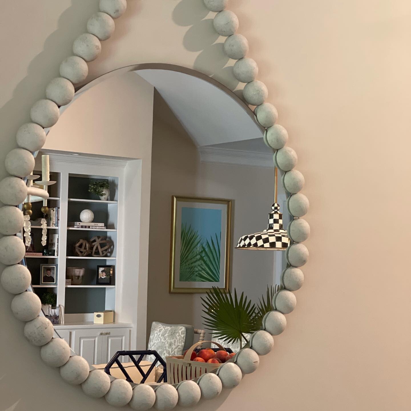 I spy with my little eye&hellip;.. This is truly placement perfection.. it reflects so many beautiful things.. can&rsquo;t seem to pick my favorite&hellip;. Can you?  #ispy #avinteriorsny #design #perfectlyplaced #interiordesign #mirrormirror #lowcou