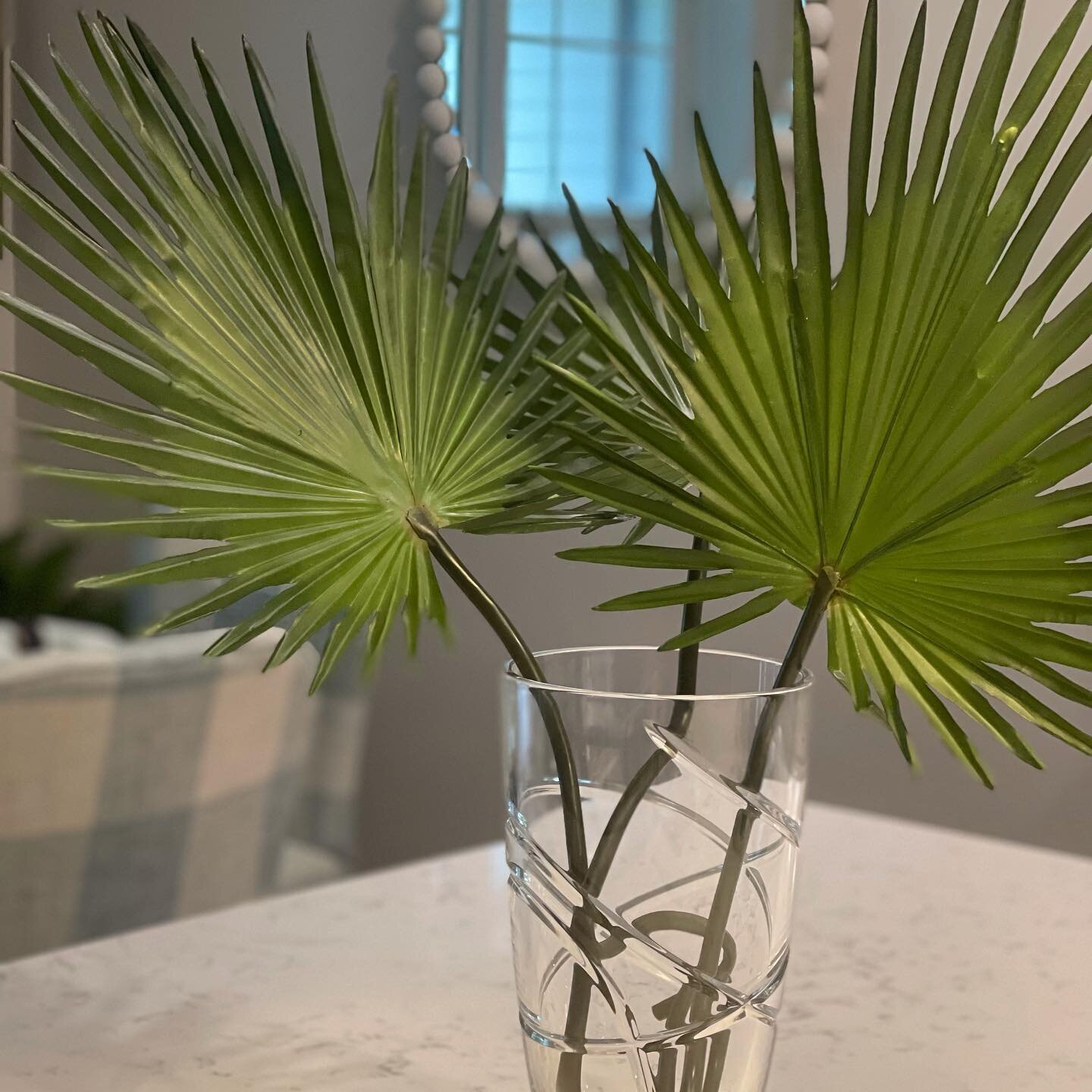 Island styling&hellip;. So important to bring the outside in.  #keepinitreal #interiordesign #avinteriorsny #palmettobluffdesigner #lowcountrydesigner #bluffton #bookcasestyling #curatedhome #itsallinthedetails #fancylikedancechallenge #palmettobluff