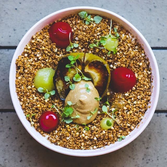 #NEW dish alert. 🔔  Apple Pie Porridge with vanilla and cinnamon stewed apples, coconut chia and almond soaked oats, date labna, baked buckwheat and peanut butter crumble. Tag someone who'd demolish this in the comments section below... 👇 😍