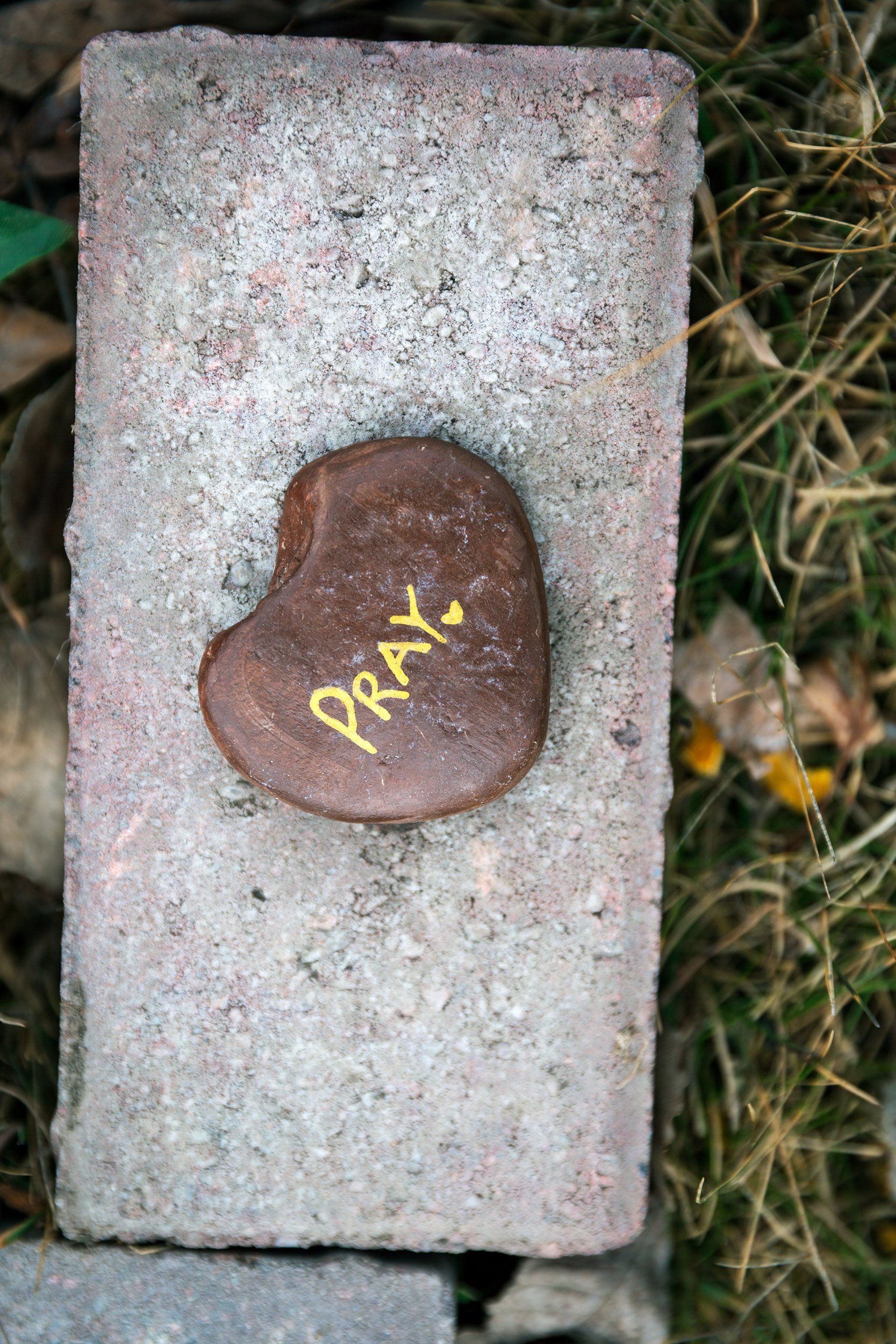 WEB 20-097 CHILD GRAVES EASTER .jpg