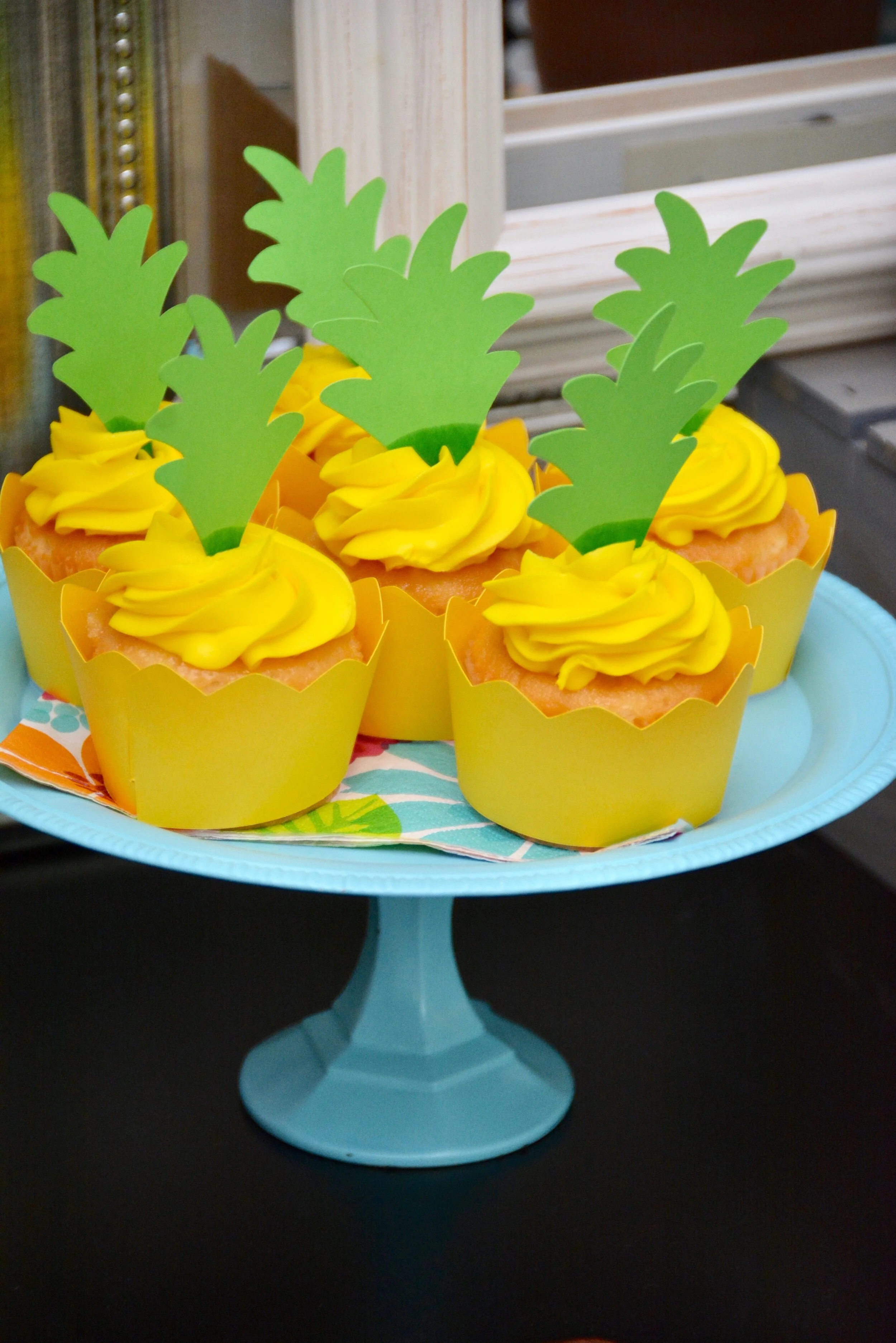 Pineapple Cupcakes - Luau Party