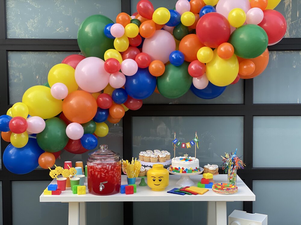 Salto La forma marioneta Lego Birthday Party — Davis & Scout Celebration Co.