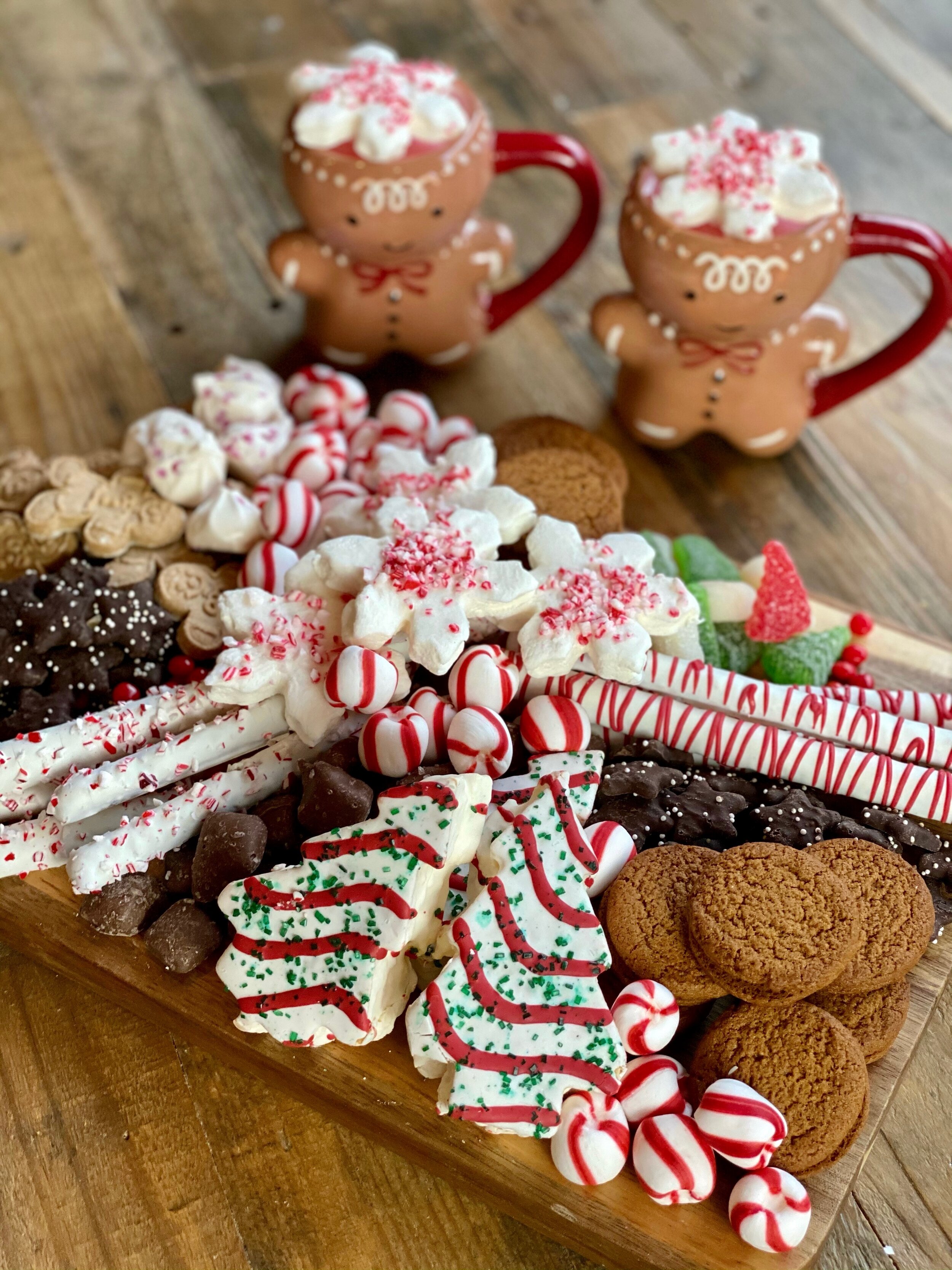 Dining Delight: Hot Cocoa Bar with Gingerbread Theme  Gingerbread  christmas decor, Christmas hot chocolate bar, Christmas hot chocolate