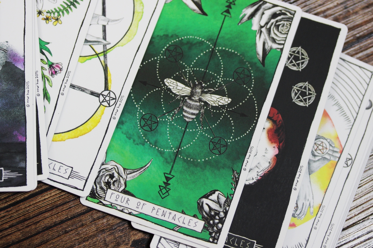 The Difference Between Oracle Cards and Tarot Cards — Energetic Tarot