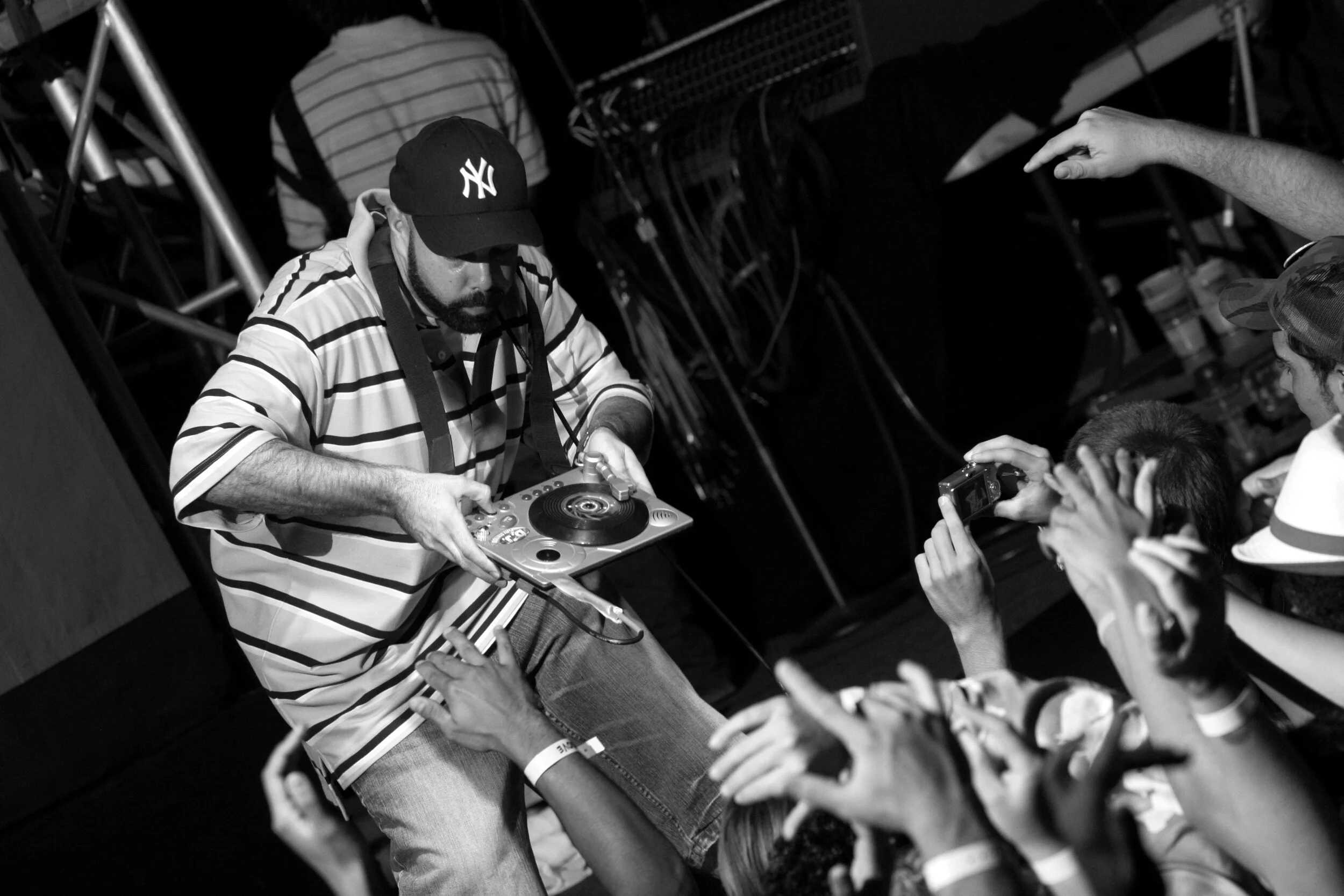  DJ Nu-Mark, Jurassic 5.  Honolulu  