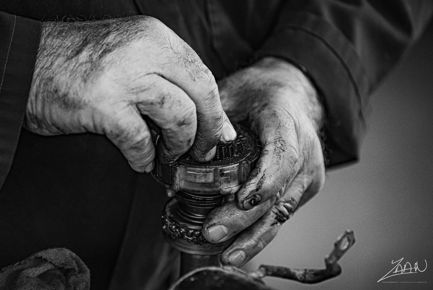 Sometimes when i least expect it, I see something that makes me run and grab my camera. Uncle Leon was fixing a starter in his workshop while i was waiting for my tires to be changed. What a privilege to watch a master and his team at their craft.

#
