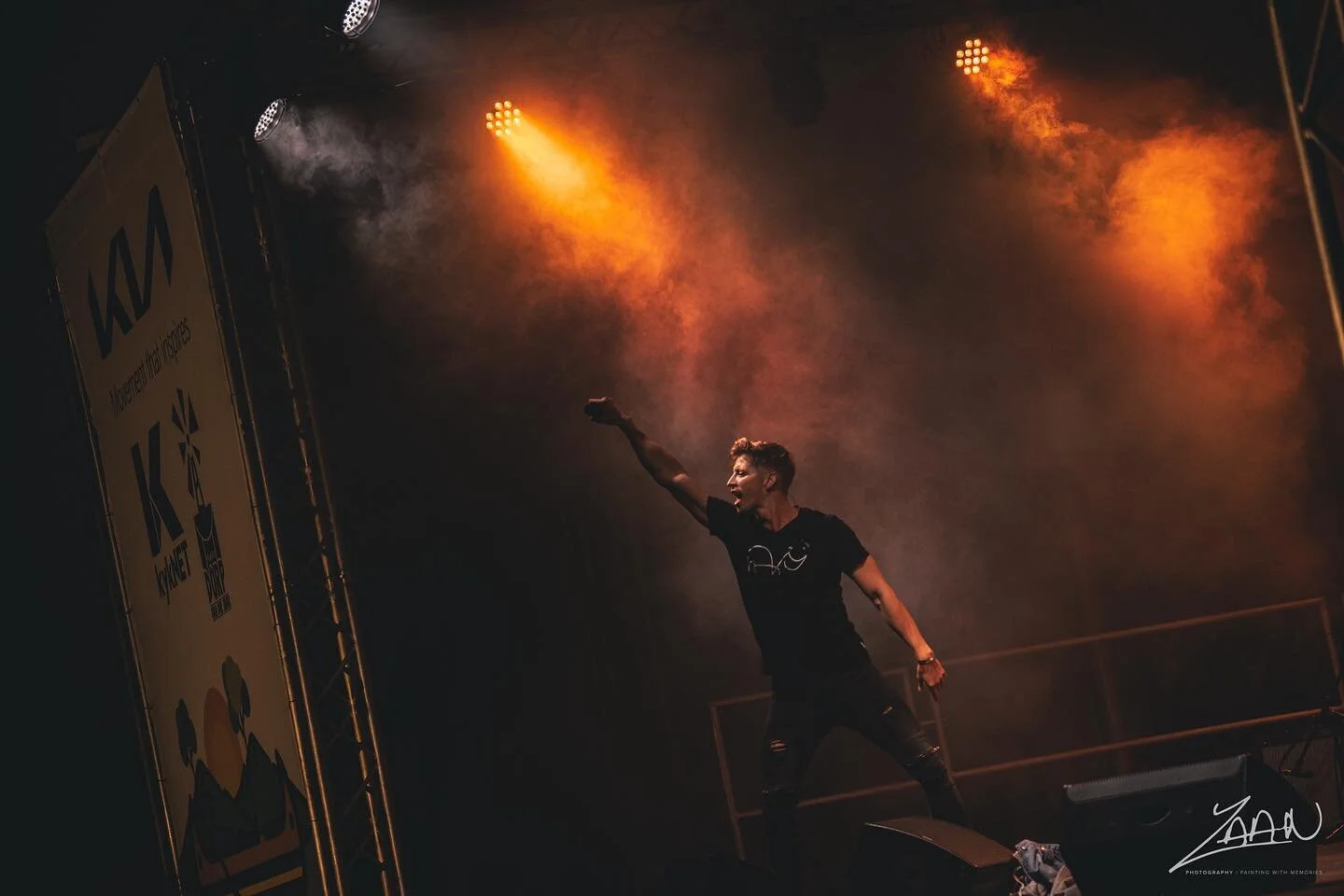 Had another awesome day yesterday at the Kareedouw Makietie. My feet haven&rsquo;t been so sore in years😂 But worth every click 📸🤘

#zaan #zaandubruyn #zaandubruynphotography #kw&ecirc;la #dorpvandiejaar #kareedouw