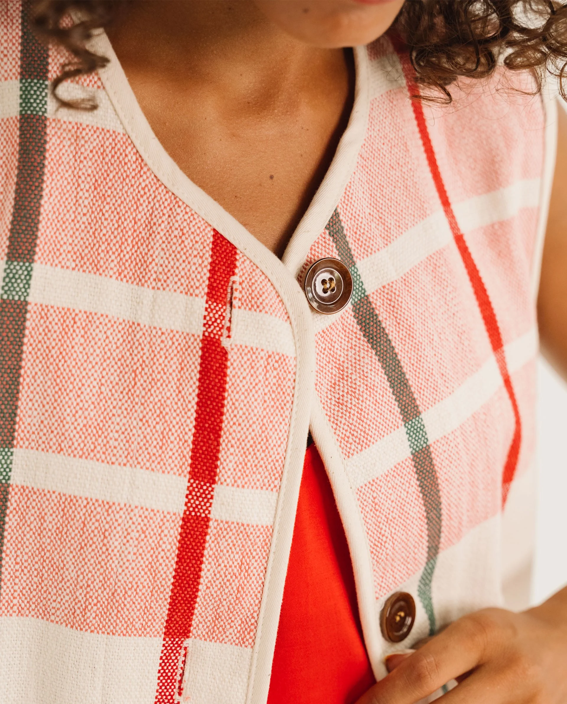 Gilet EAST RISING Tinsels carreaux rouge | Twins Concept Store