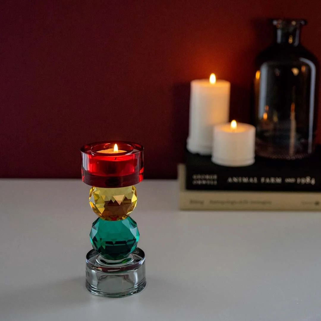 Bougeoir décoratif WD Lifestyle multicolore en verre facetté effet diamant, hauteur 14,5 cm.