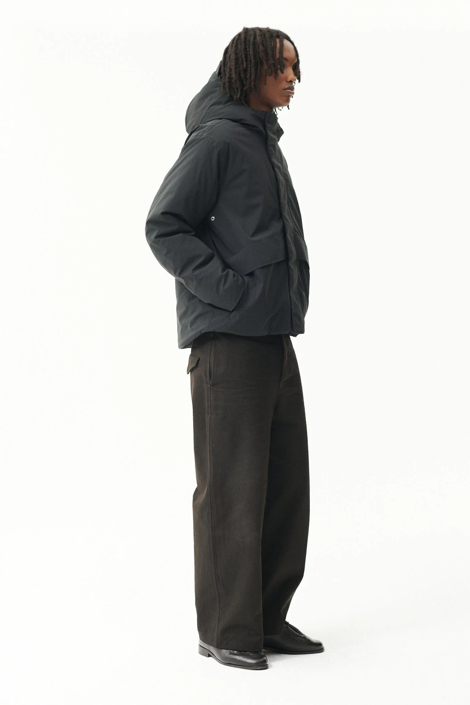 Veste courte PATJE P AW26 Welter Shelter homme noire, blouson technique imperméable avec poches frontales et isolation en polyester recyclé