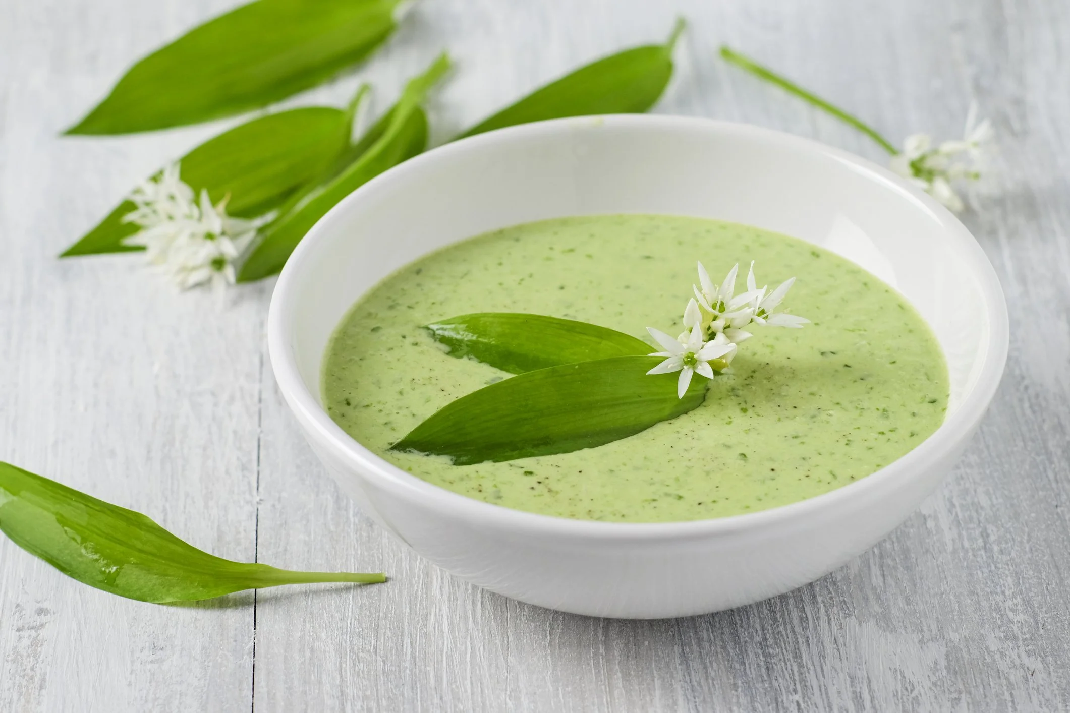 Bärlauchsüppchen mit pochiertem Ei 