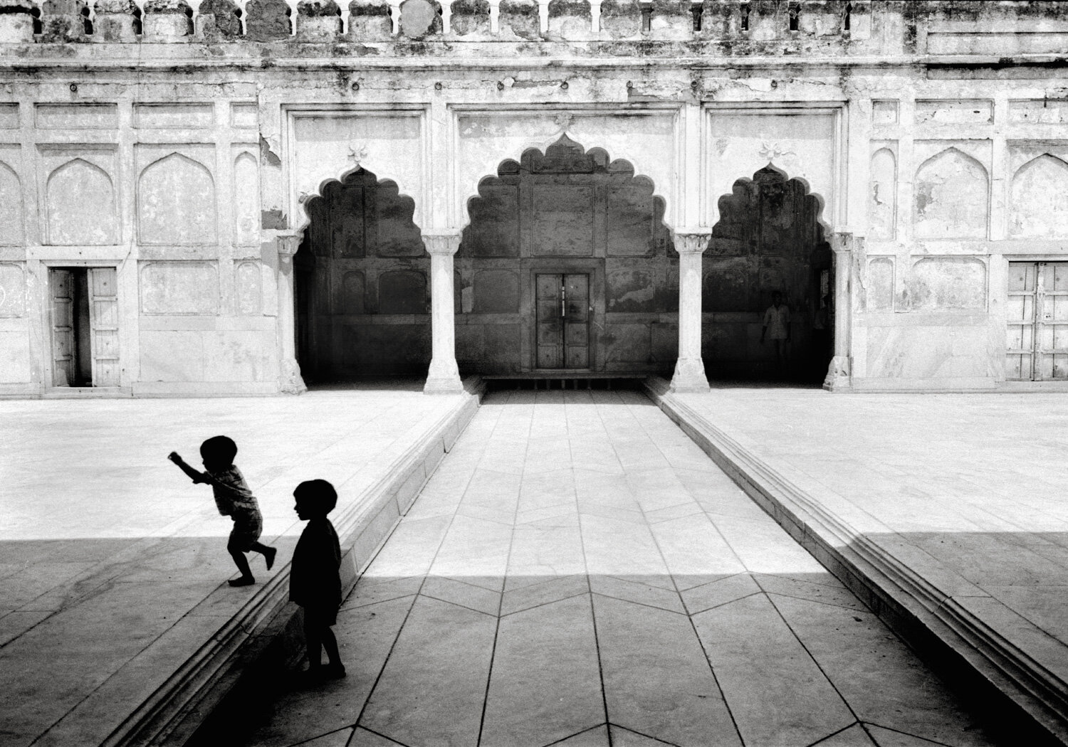 027_036_CBW_INDIA ARCH KIDS.jpg