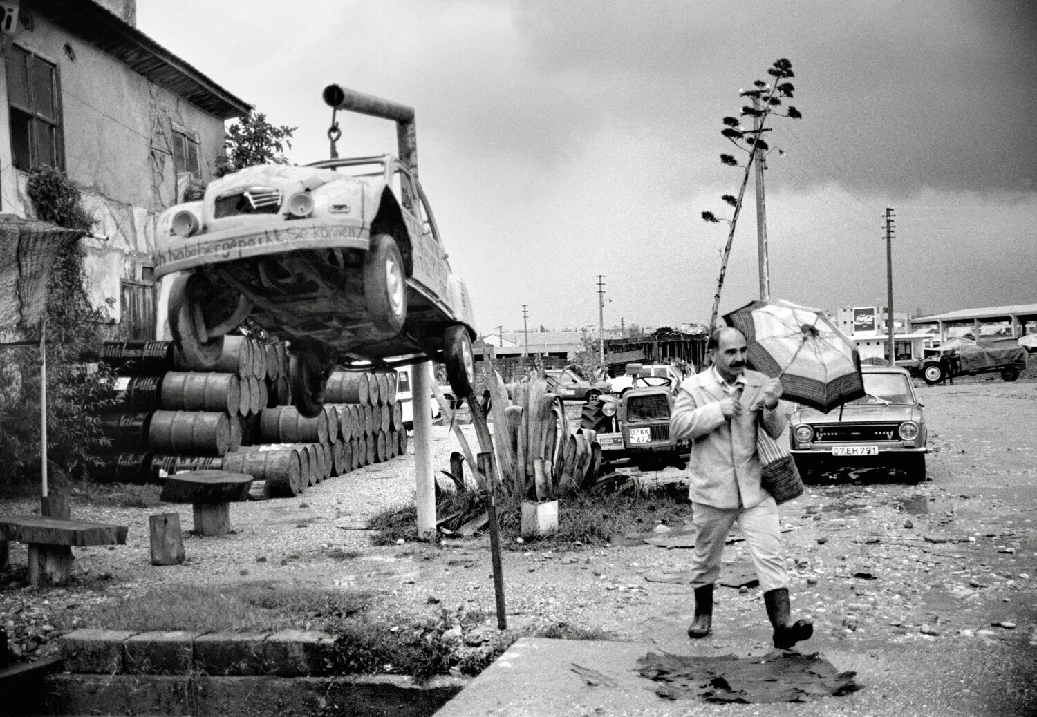 031_013_CBW_TURKEY SUSPEND CAR.jpg