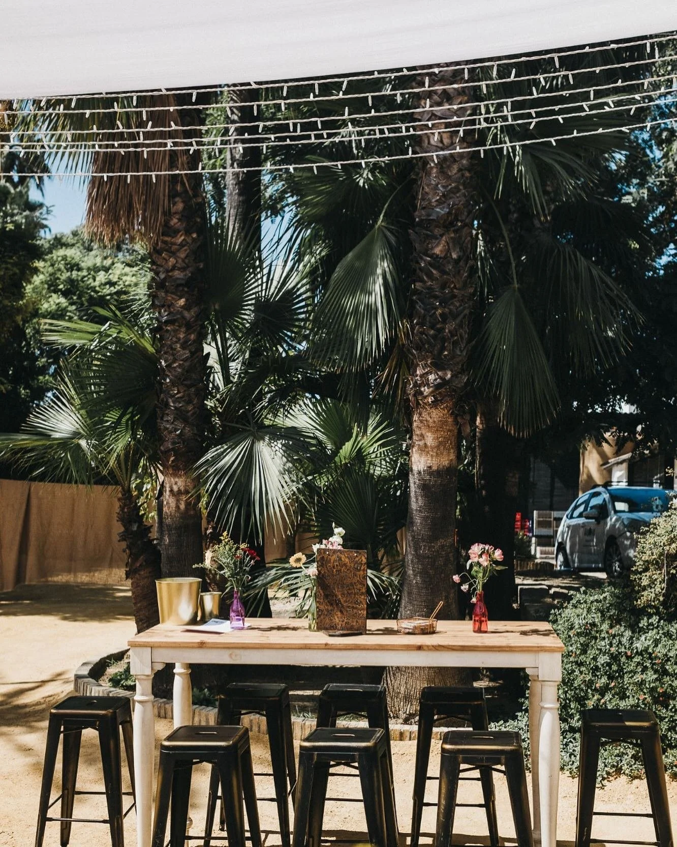 No solo de noche necesitamos luz
&bull;
Y es que la iluminaci&oacute;n, a parte de cumplir su funci&oacute;n b&aacute;sica, tambi&eacute;n ayuda a decorar los espacios y a dotarlos de esa magia que les falta ✨
Iluminaci&oacute;n @luce_tu_boda 
Espaci