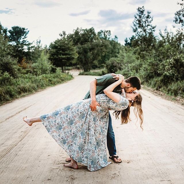 Ian + Kaitlyn are getting MARRIED this month!!! Can I get a 🙌🏼🙌🏼🙌🏼! 🎉🍾&hearts;️
.
.
.
.
.
.
.
.
.
#engagementphotos #engagement #couplesgoals #michiganweddings #michiganphotographer #thatsdarling #lovestories #loveandwildhearts