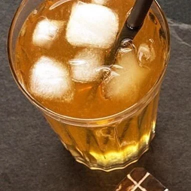 Habt ihr schon mal Eistee selber gemacht? Dies geht ganz einfach und ges&uuml;&szlig;t wird nat&uuml;rlich mit Honig 🍯❤️🐝 #herrbiene #hamburg #eisteeselbstgemacht #honig #honey #honigprodukte #getr&auml;nke #nachhaltig #selbstgemacht #manufaktur