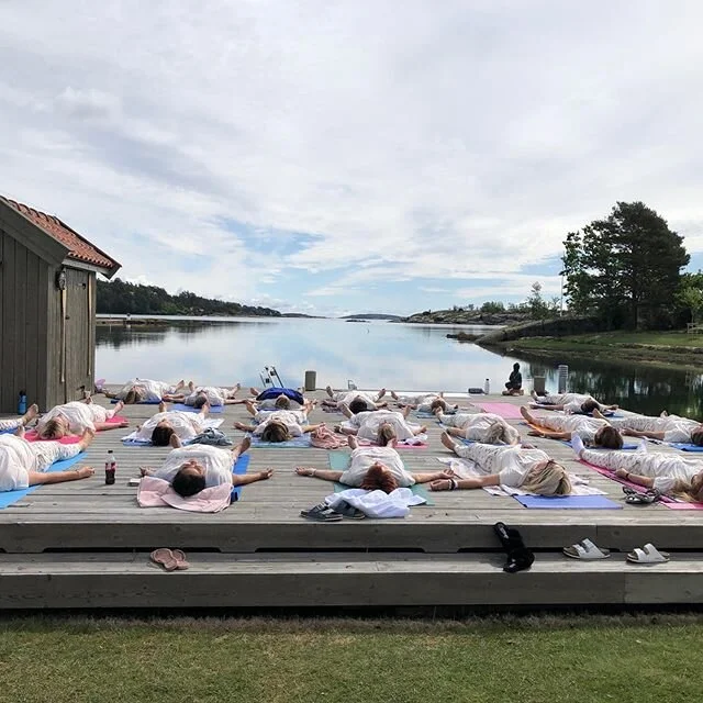 Stor takknemlighet i ❤️. Yoga med flotte damer på denne vidunderlige plassen🙏🏻. Mitt mobile juni yoga studio😊. #YogaBeate#yogateacher#outsideyoga#morningbliss#yoga#yogalover#summervibes#whatsnottolove#livethelifeyouwant#youdeserveit#smile#enjoy#y