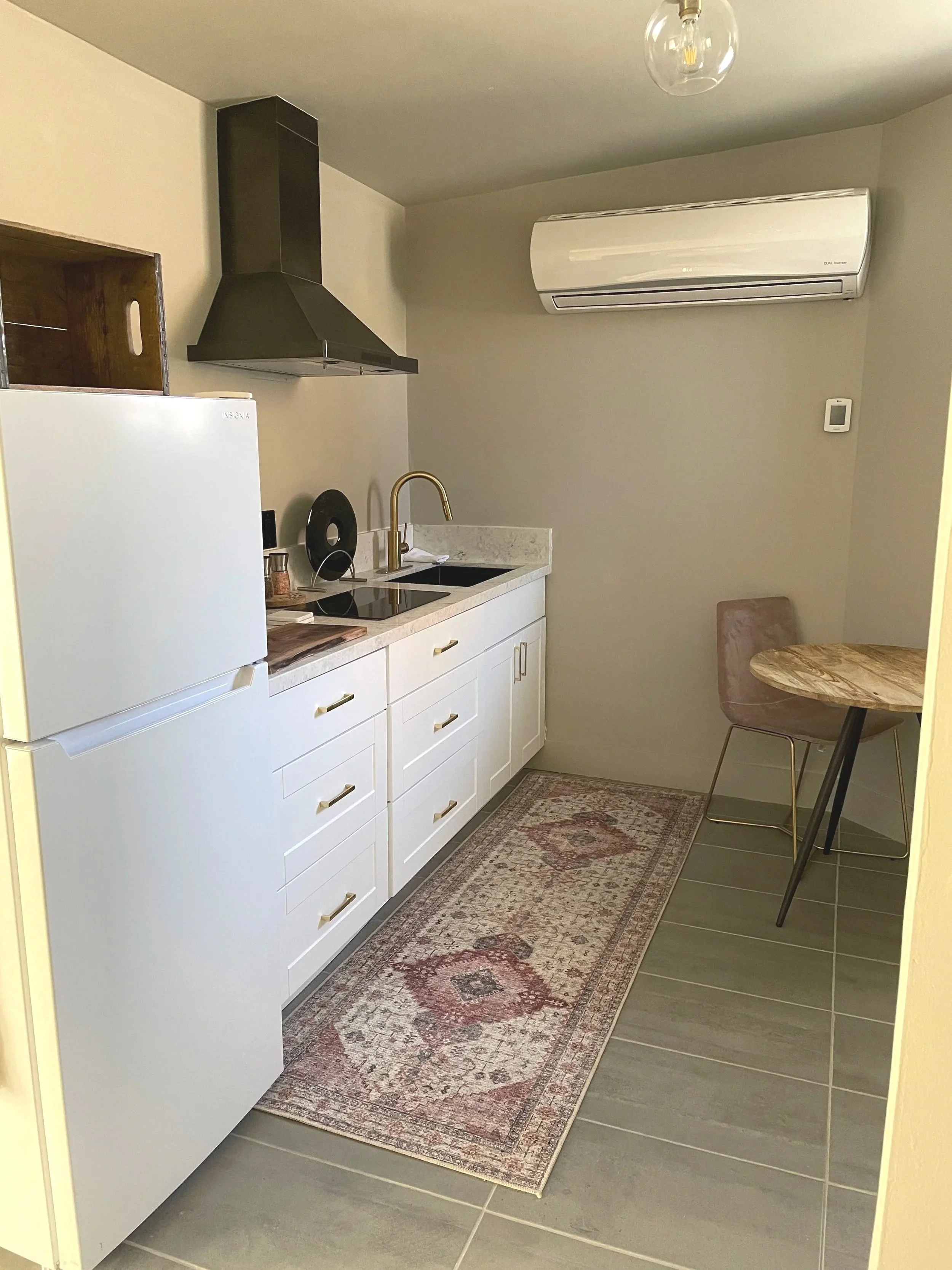 Manor Suite Kitchen.jpg