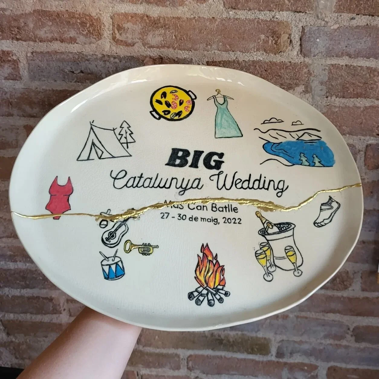 If *anyone's* wedding present had to break in the first fire and be kintsugid back together with gold, it had to be Marc and Nadine's ✨️

What a wonderful weekend celebrating your love with the best bunch of people 💖