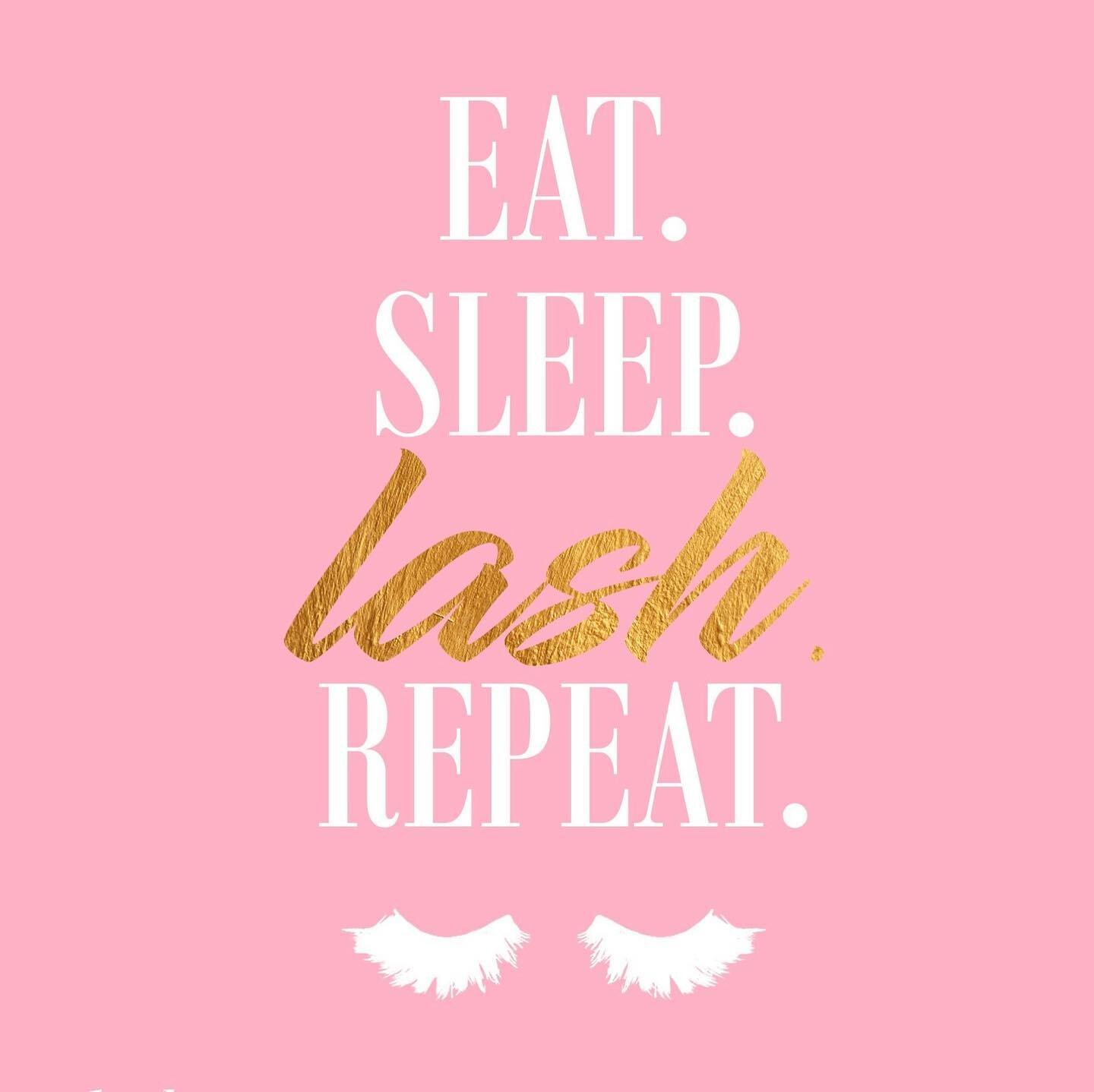 Everyday is a lash day @hashtagglam__ 
.
.
Pre-book now to take advantage of our exclusive holiday pricing. 
www.glamstudiocorp.com
.
.
#stalbertlashes #stalbert #northwestedmonton #yegspa #xmasvibes #holidayseason
