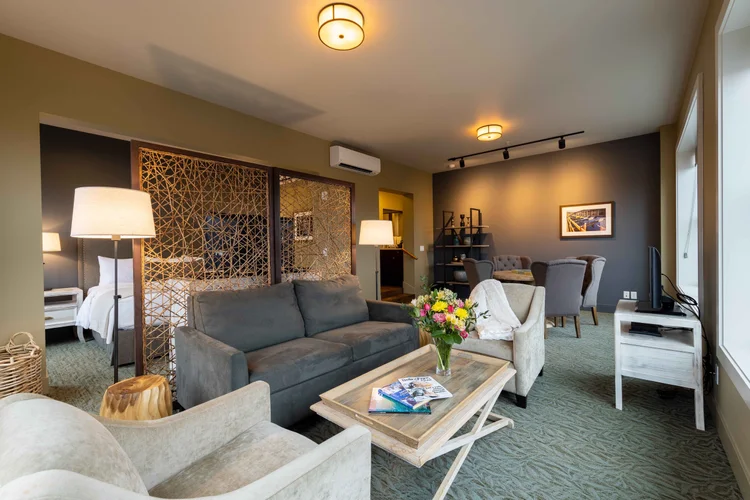 Classic Single Queen room at The Inn at Lynden