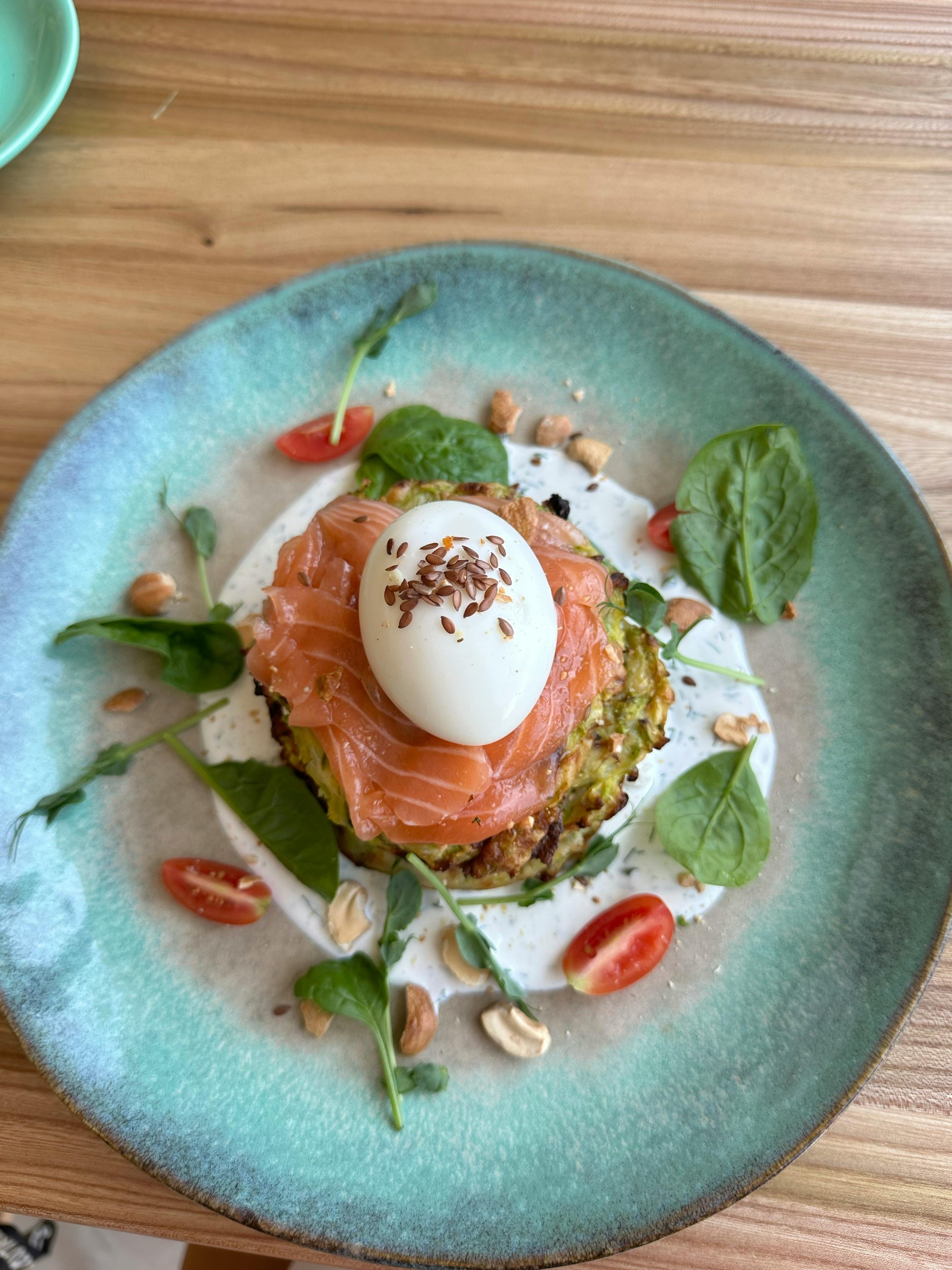 A high-protein breakfast bowl featuring eggs, avocado, and smoked salmon, illustrating the 30-gram protein rule for perimenopause nutrition.