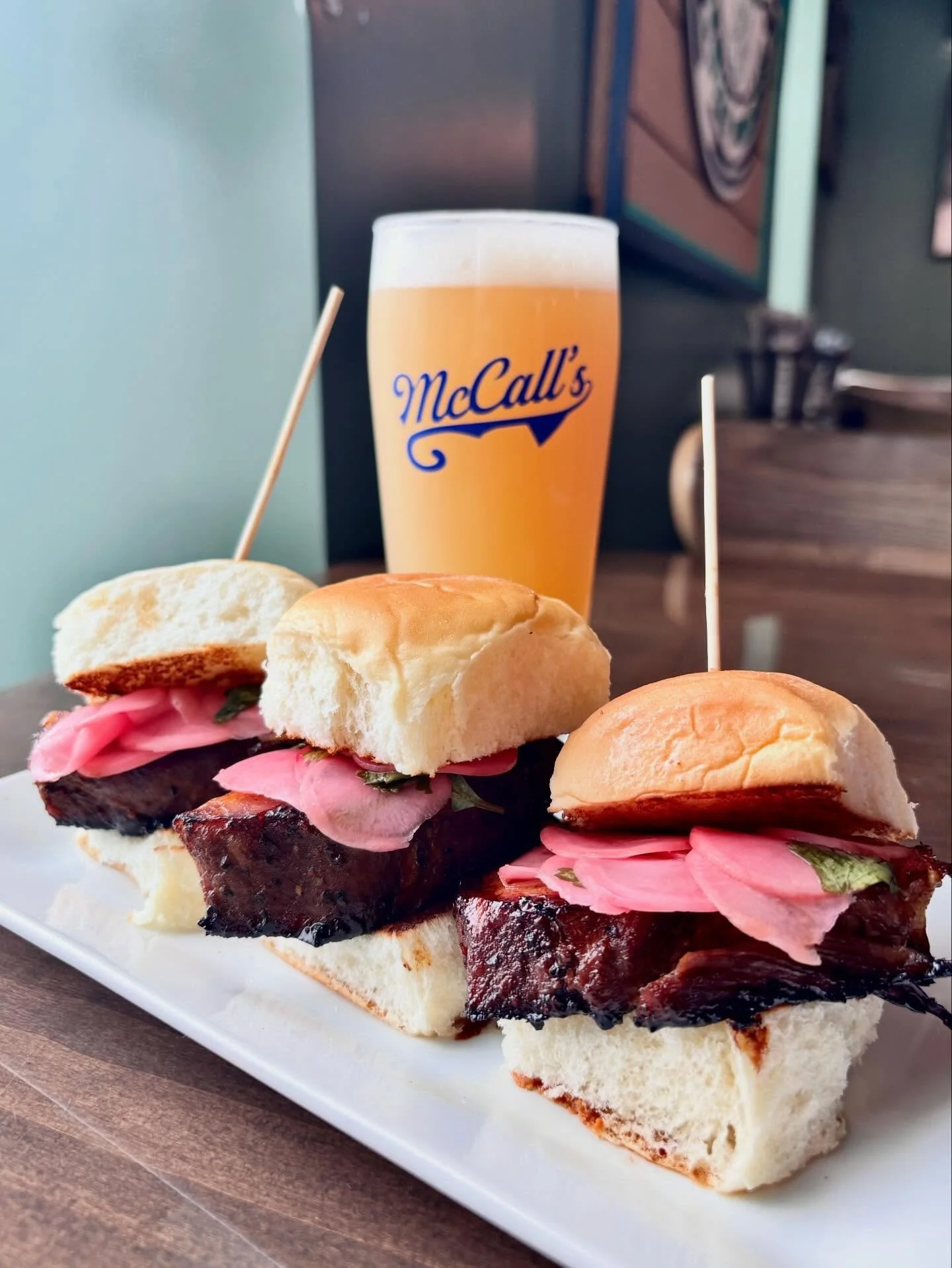Psst. 
NEW food specials at Sus 👀 

Pork Belly Sliders - braised and seared pork belly with ginger soy glaze, topped with radish&amp;cilantro slaw on toasted Hawaiian rolls 

Honey Bourbon Crispy Chicken Sandwich - beer battered chicken breast coate