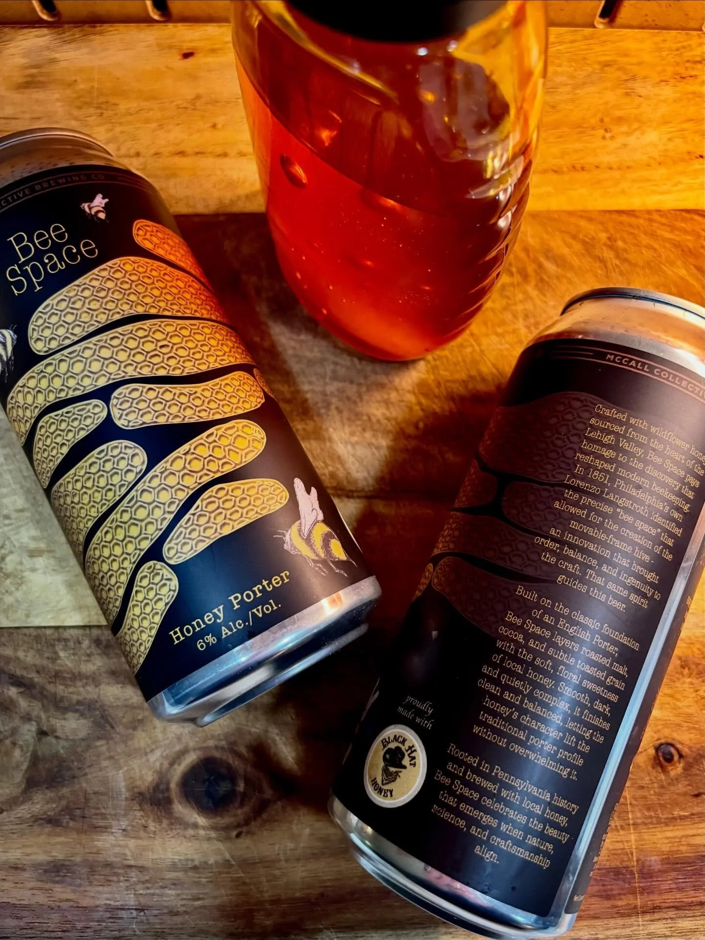 Bee Space - Honey Porter - 6% ABV

NEW NEW ✨

Crafted with wildflower honey sourced from the heart of the Lehigh Valley, Bee Space pays homage to the discovery that reshaped modern beekeeping. In 1851, Philadelphia&rsquo;s own Lorenzo Langstroth iden