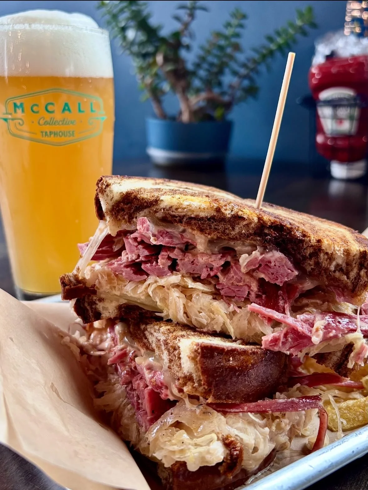 Taphouse fun stuff for St. Paddy&rsquo;s 🍀 

Corned Beef Sammy - homemade corned beef, sauerkraut, 1,000 island, Swiss cheese on rye

Old fashioned - smoked infused whisky served with a @luxardoofficial cherry (or two 😉) 

Shamrock Shake Dip - hous