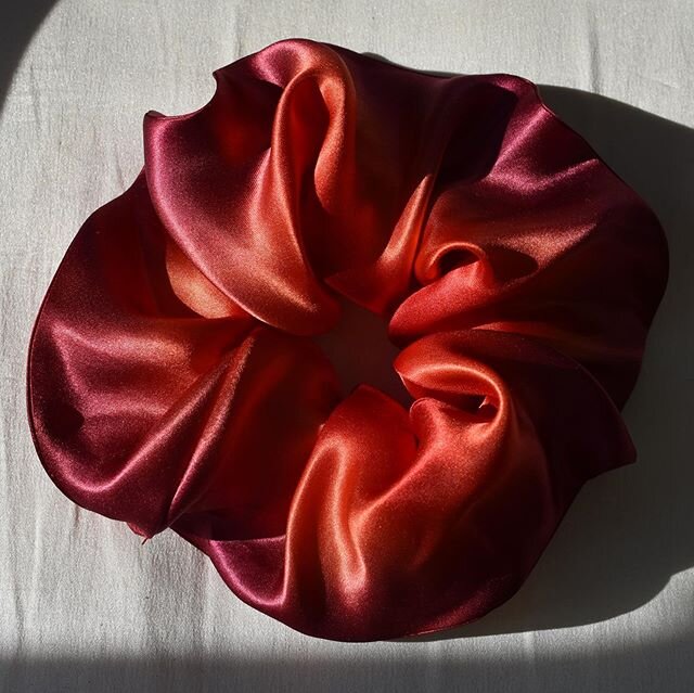 CHOUCHOUTE &hearts;️ Our dip dyed 100% silk scrunchie, available in three colours &hearts;️ link in bio!