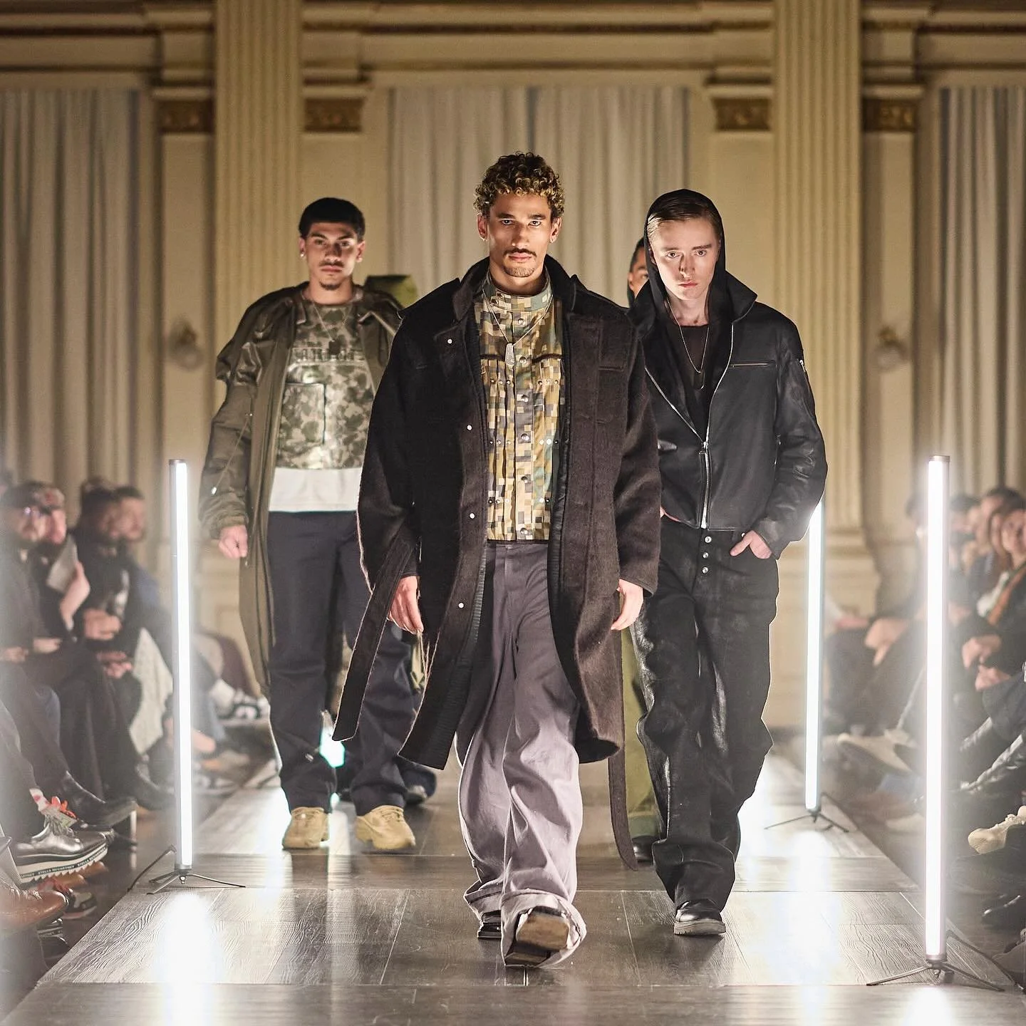 SAVE THE DATE ✨ 24.04.2026 | abends 📍 MARIA Concept Store, Fahrgasse 10, 60311 Frankfurt am Main Launch der AMD Stage 26 Student:innen-Kollektionen (AMD Wiesbaden) Entdecke die Kollektionen, triff die Designer:innen und kaufe ausgew&auml;hlte Pieces