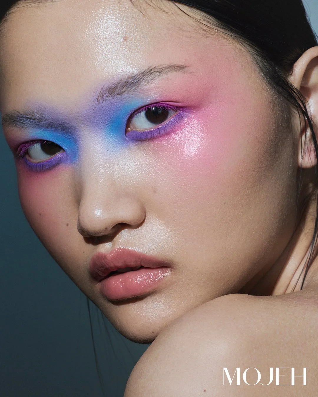 This beauty story for MOJEH Magazine was one of those shoots where the process was as beautiful as the result.
Colour gradients that felt unexpected. A team fully committed to exploration. A shared willingness to not quite know where it was going &md