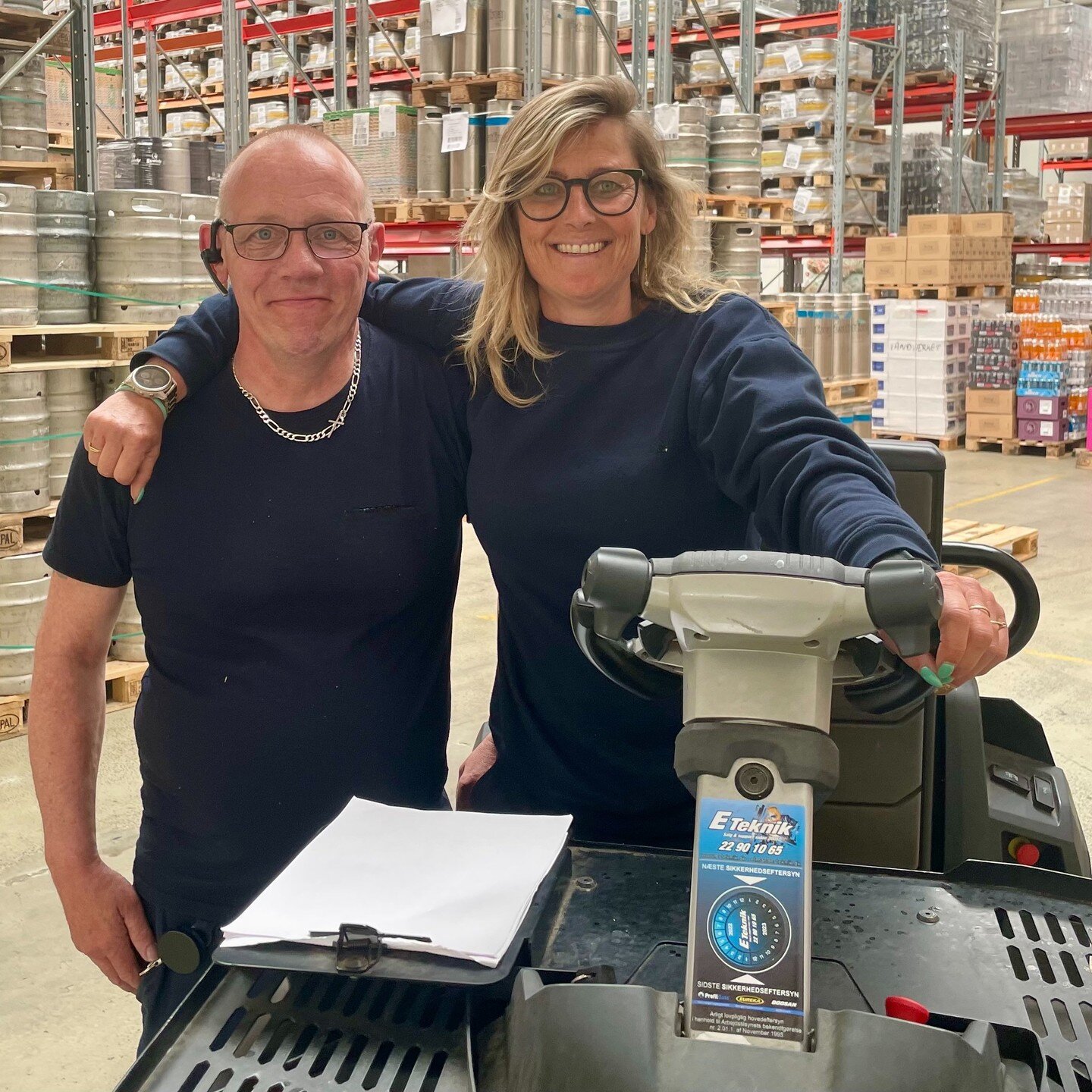 Jane &amp; John are the team that makes Teedawn spin around. Thanks to this dream team, we always have the warehouse in order and deliver on time.👌#teedawn #warehouse #dreamteam