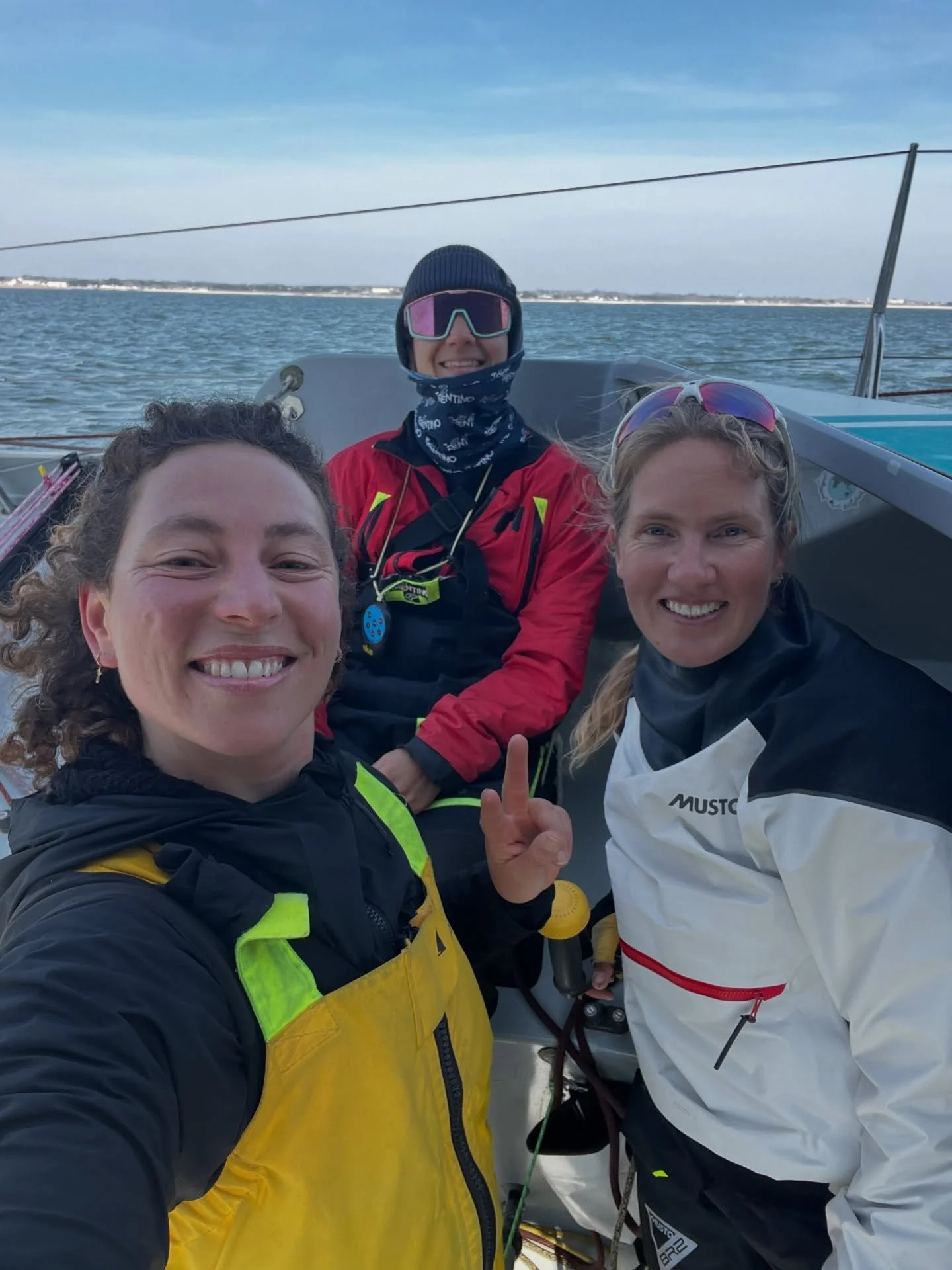 ~Mars~🇧🇪 🇪🇸
De regreso a entrenar con mi barquito, algo de paseo costero, algo de escalada  y un break con torre eiffel. 
Lleg&oacute; la primavera, el sol y las sonrisas. 🌞🌸
🇧🇪. De retour sur l&rsquo;eau pour la reprise des entra&icirc;nemen